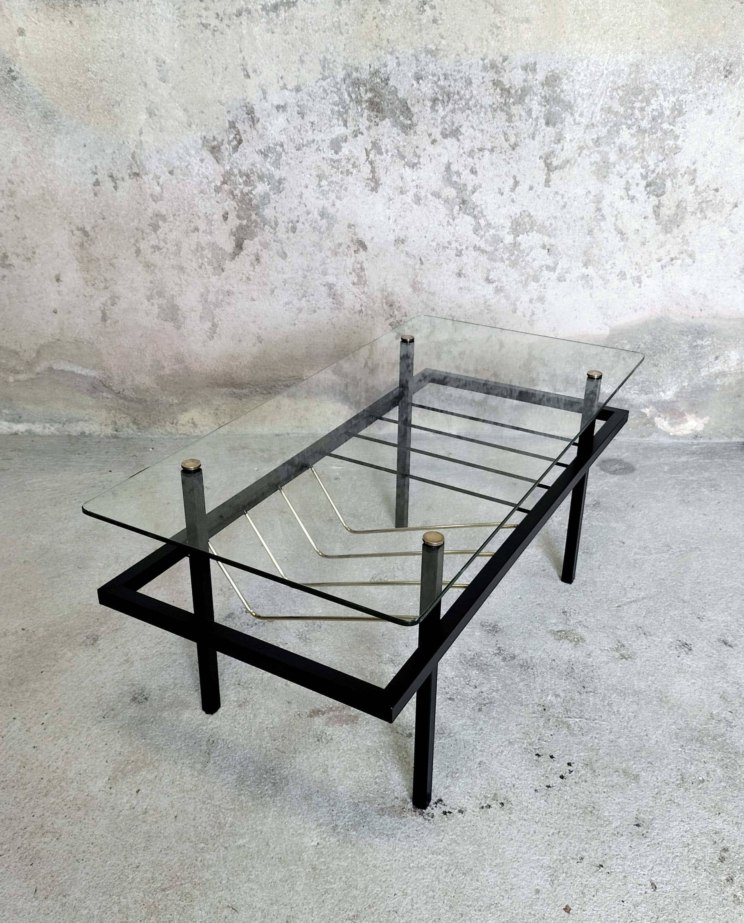 Table basse en verre, métal et laiton
