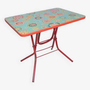 Children's folding table with cheerful 60s floral print