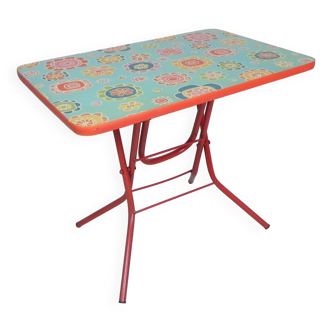 Children's folding table with cheerful 60s floral print