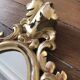 Paire de miroirs rococo dorés en bois sculpté
