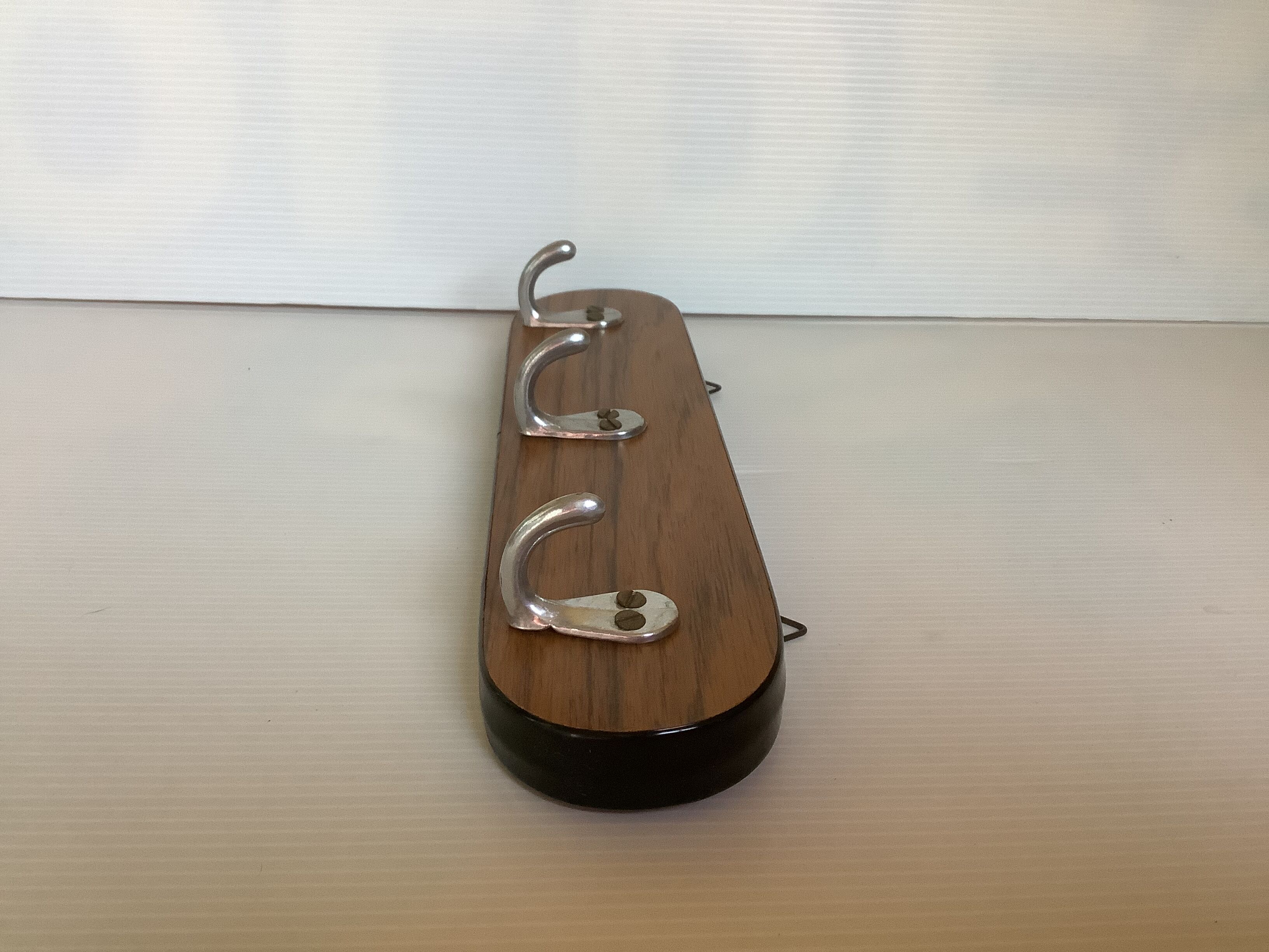 Tea towel holder in formica 3 hooks