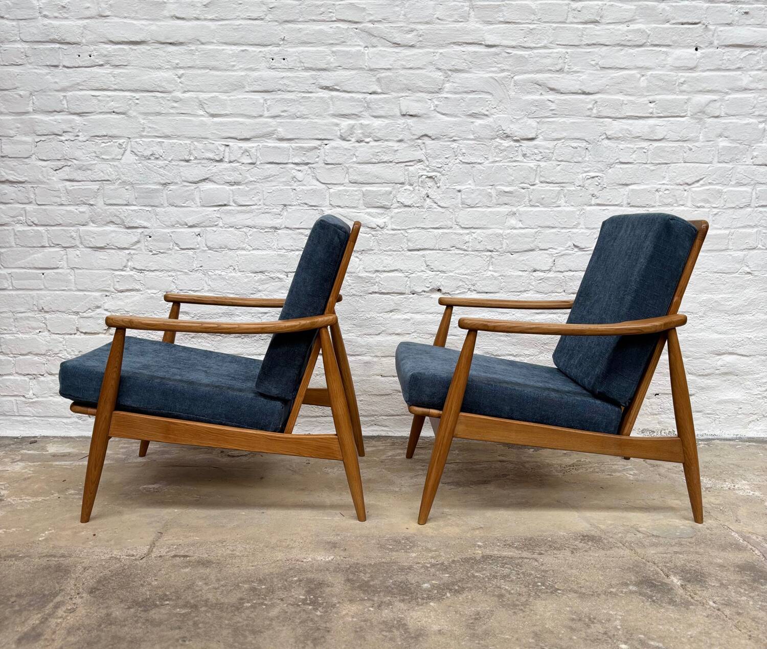 Set of two Scandinavian-style oak armchairs