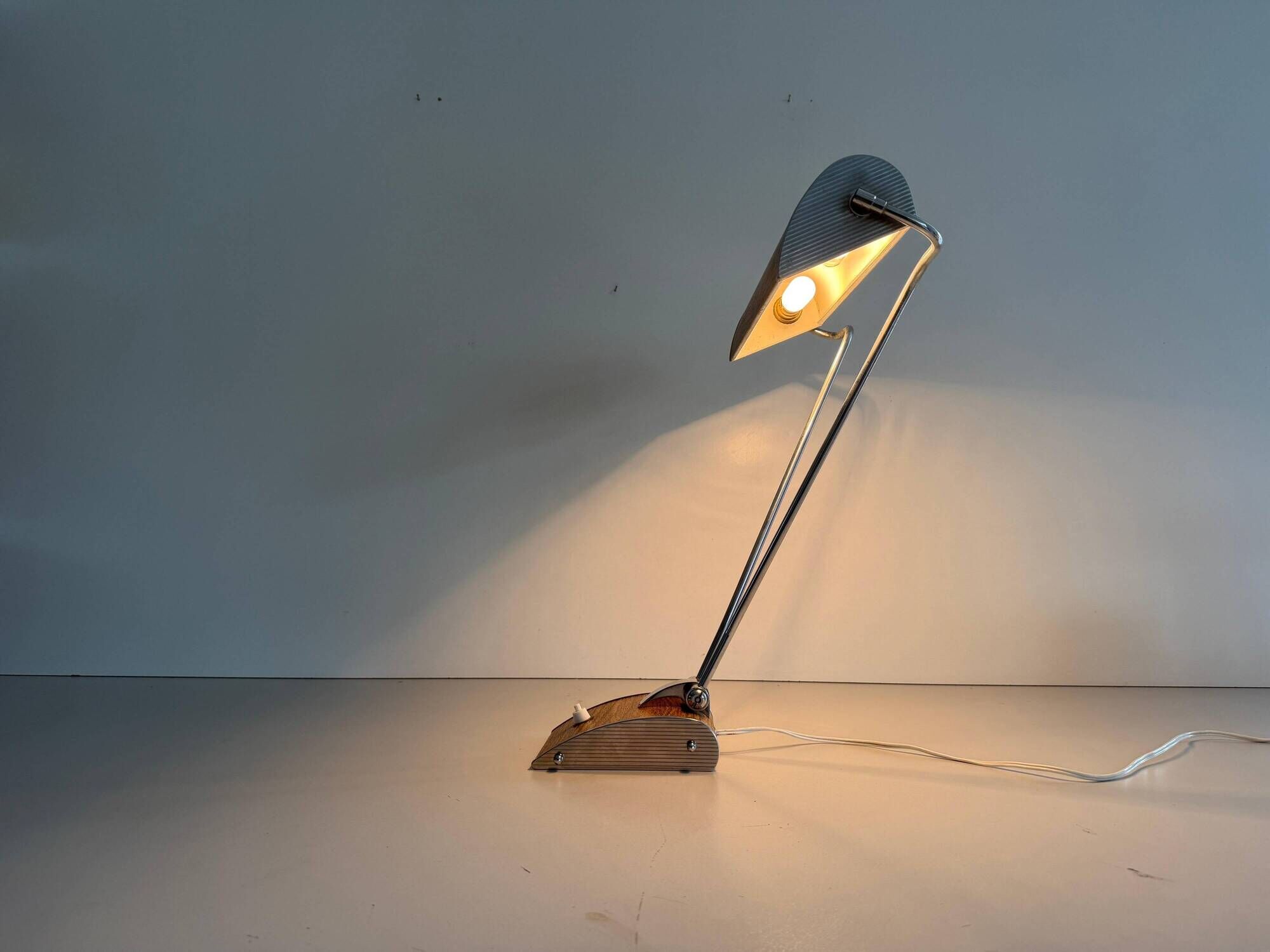 Large metal desk lamp with Wood Design texture by Eileen Gray, 1950s, France.