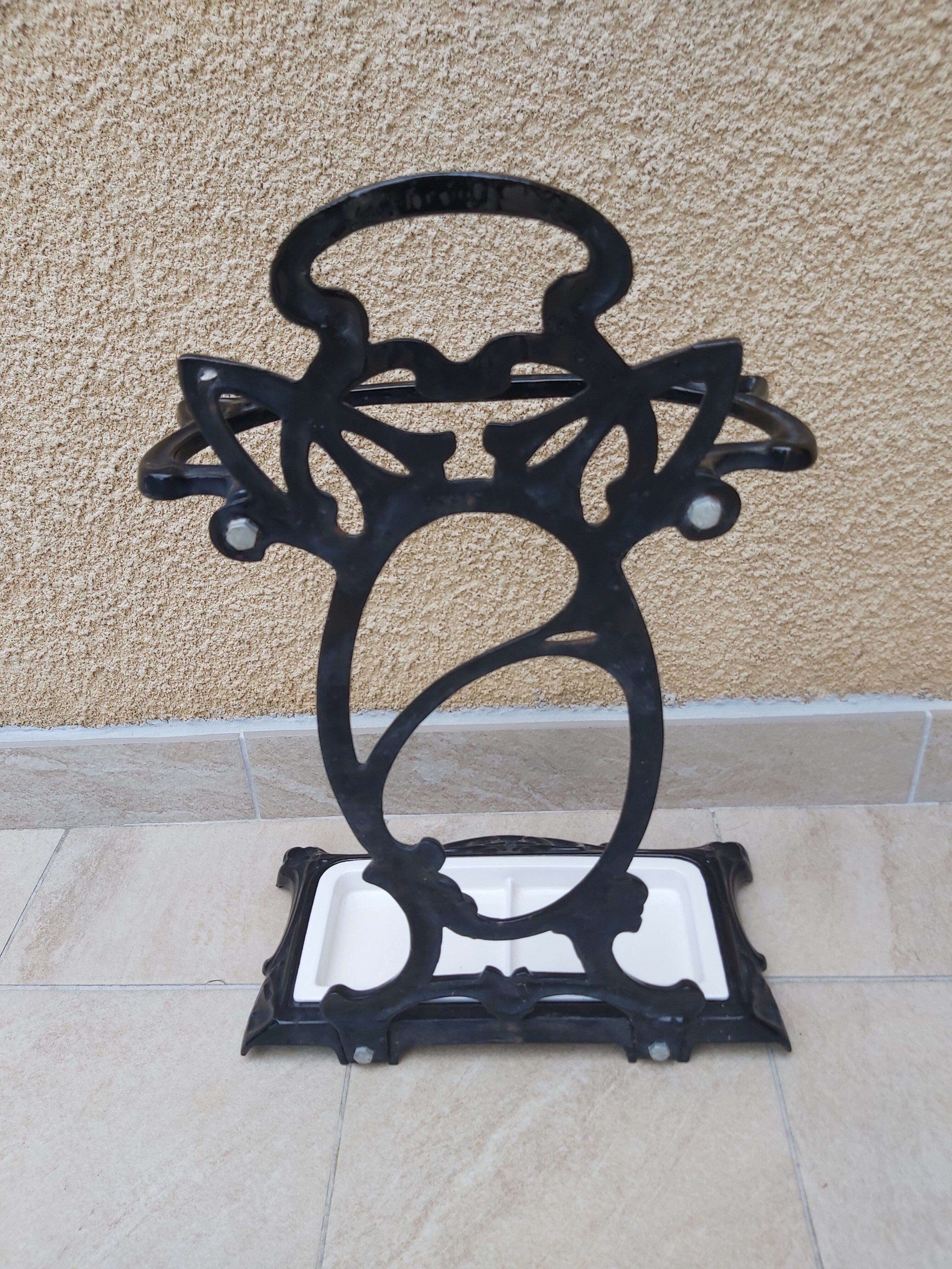 Cast iron umbrella holder
