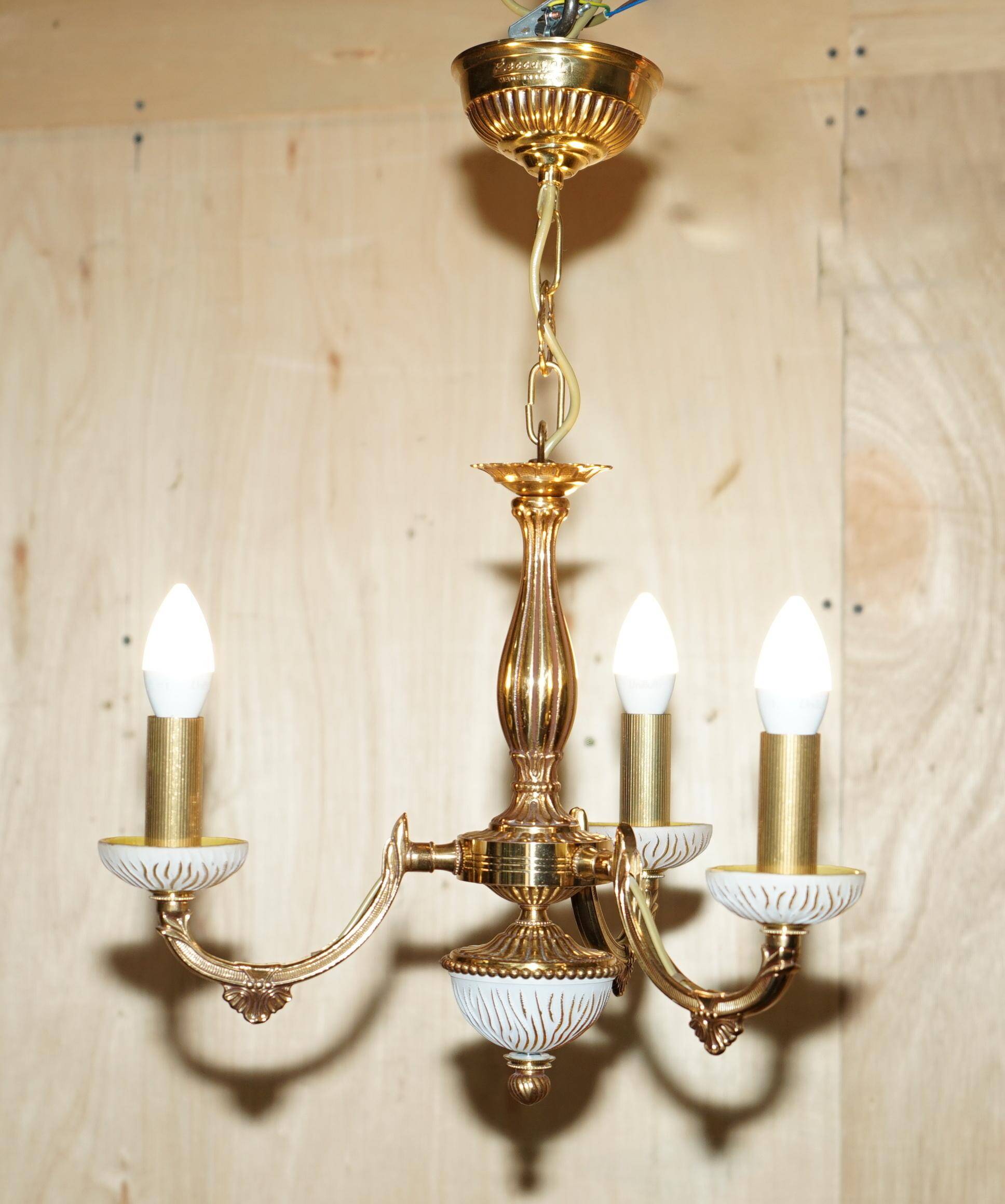 Reccagni chandelier in bronze and frosted glass.
