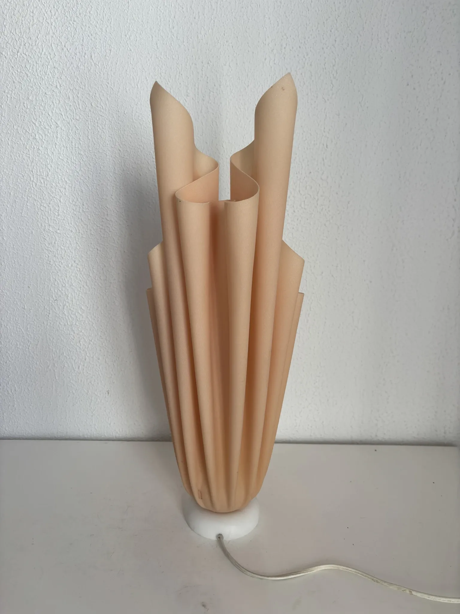 Lampe  vintage 1970 Athéna Georgia Jacob drapée saumonée - 50 cm