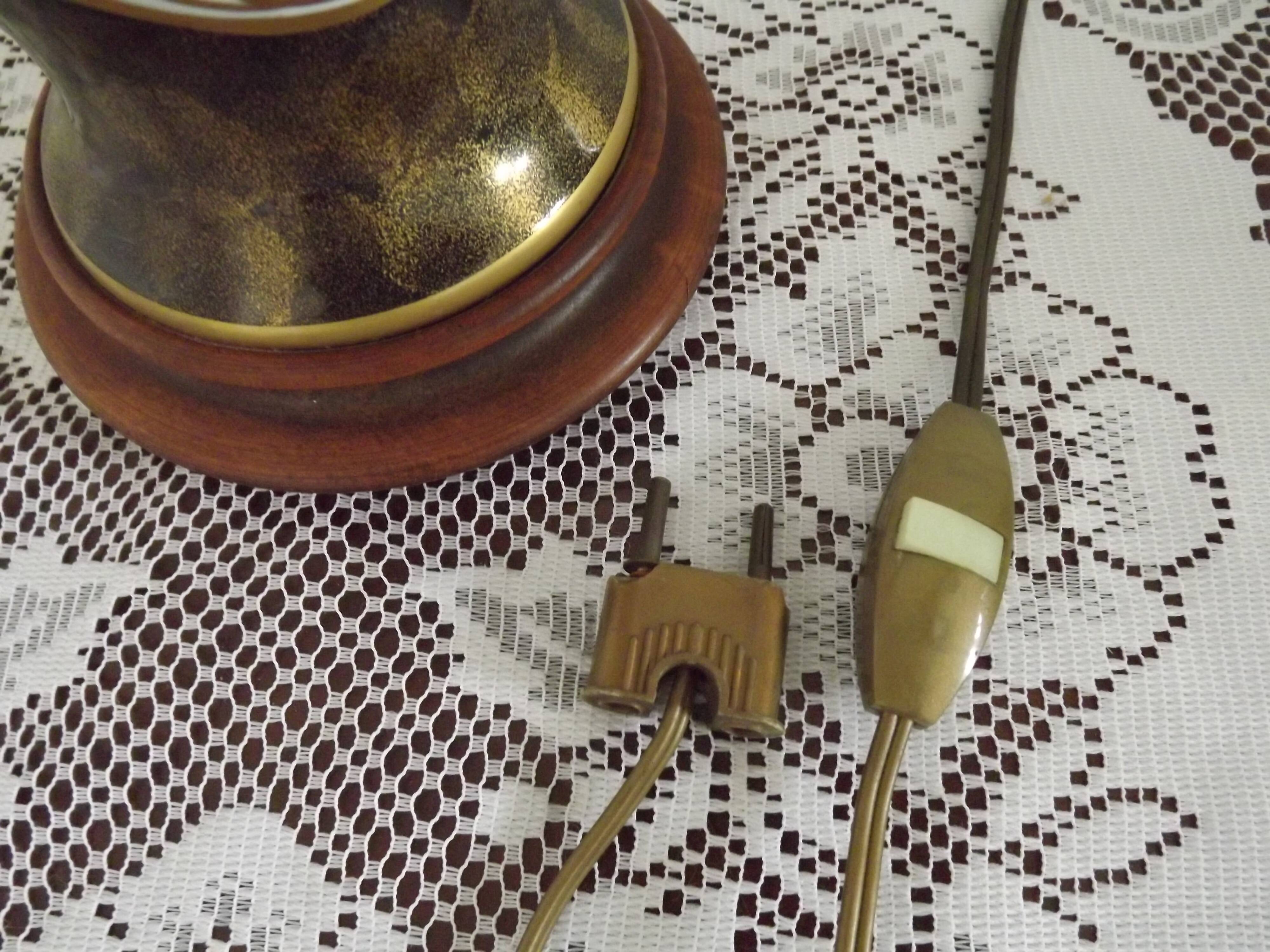 French Limoges Hergé table lamp base with gold highlights and floral decoration.