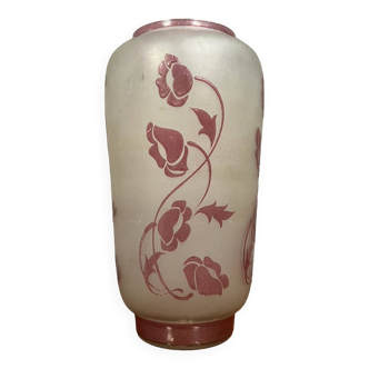 Daum (dans le gout) : grand vase multicouches à décor de fleurs violettes vers 1930