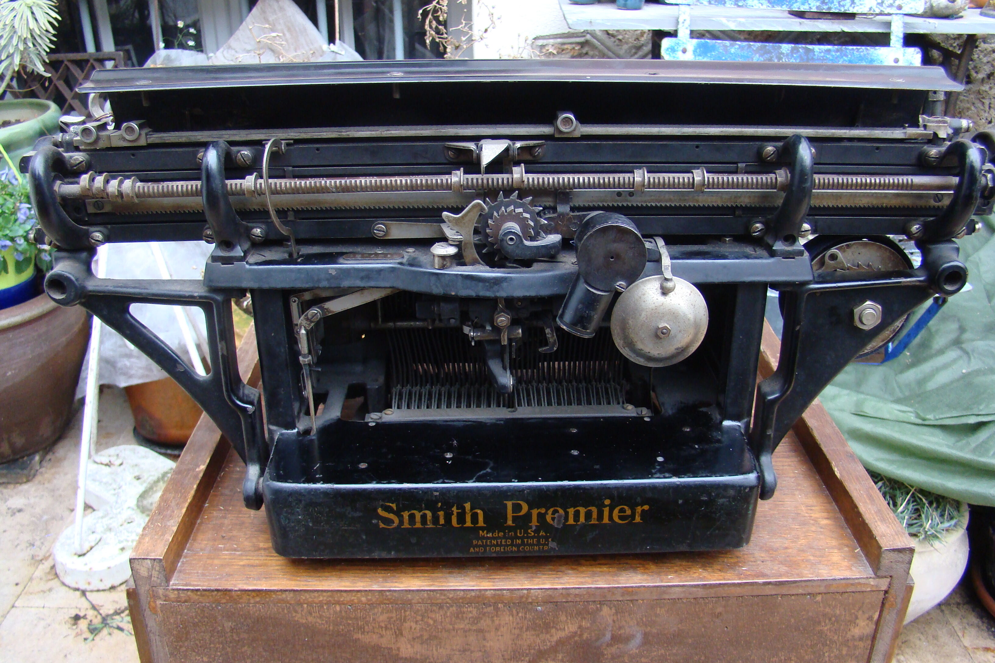 Machine à écrire ancienne Smith Premier