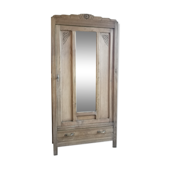 Stripped parisian wardrobe, raw wood
