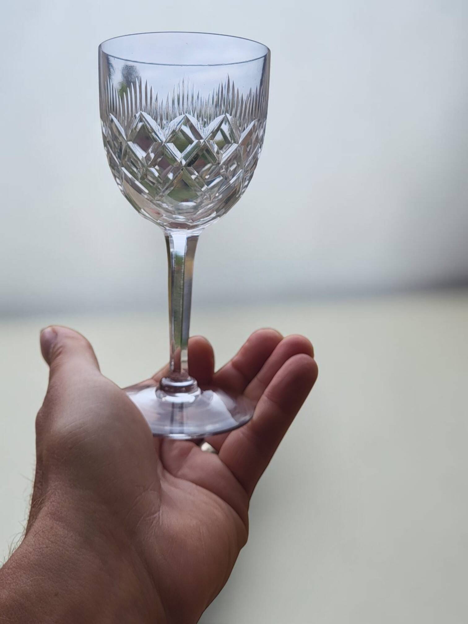 9 verres à vin / eau en cristal taillé