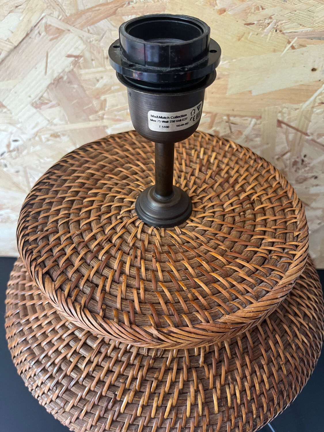 Wicker lamp foot