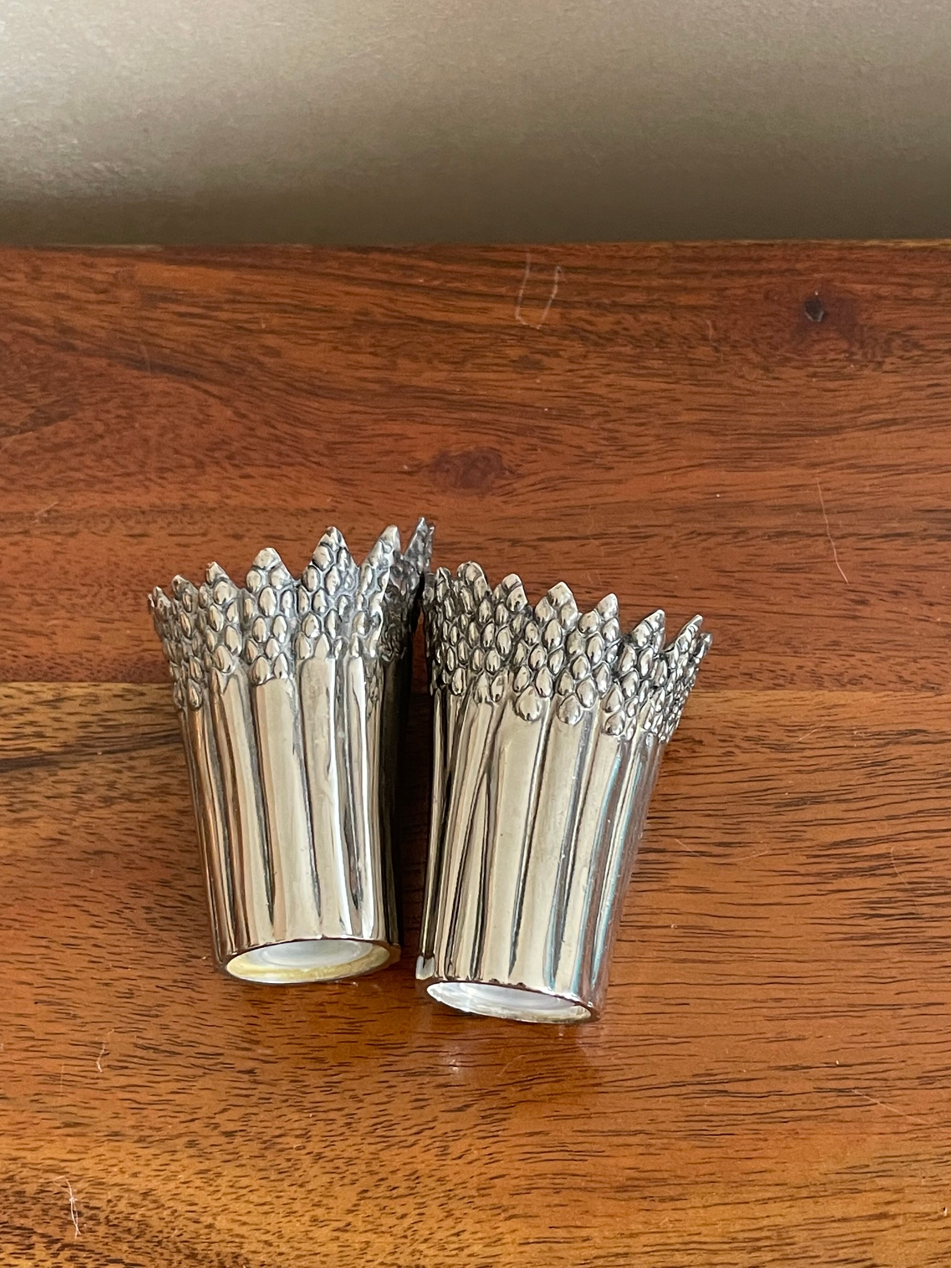 Silver metal pepper salt shaker duo