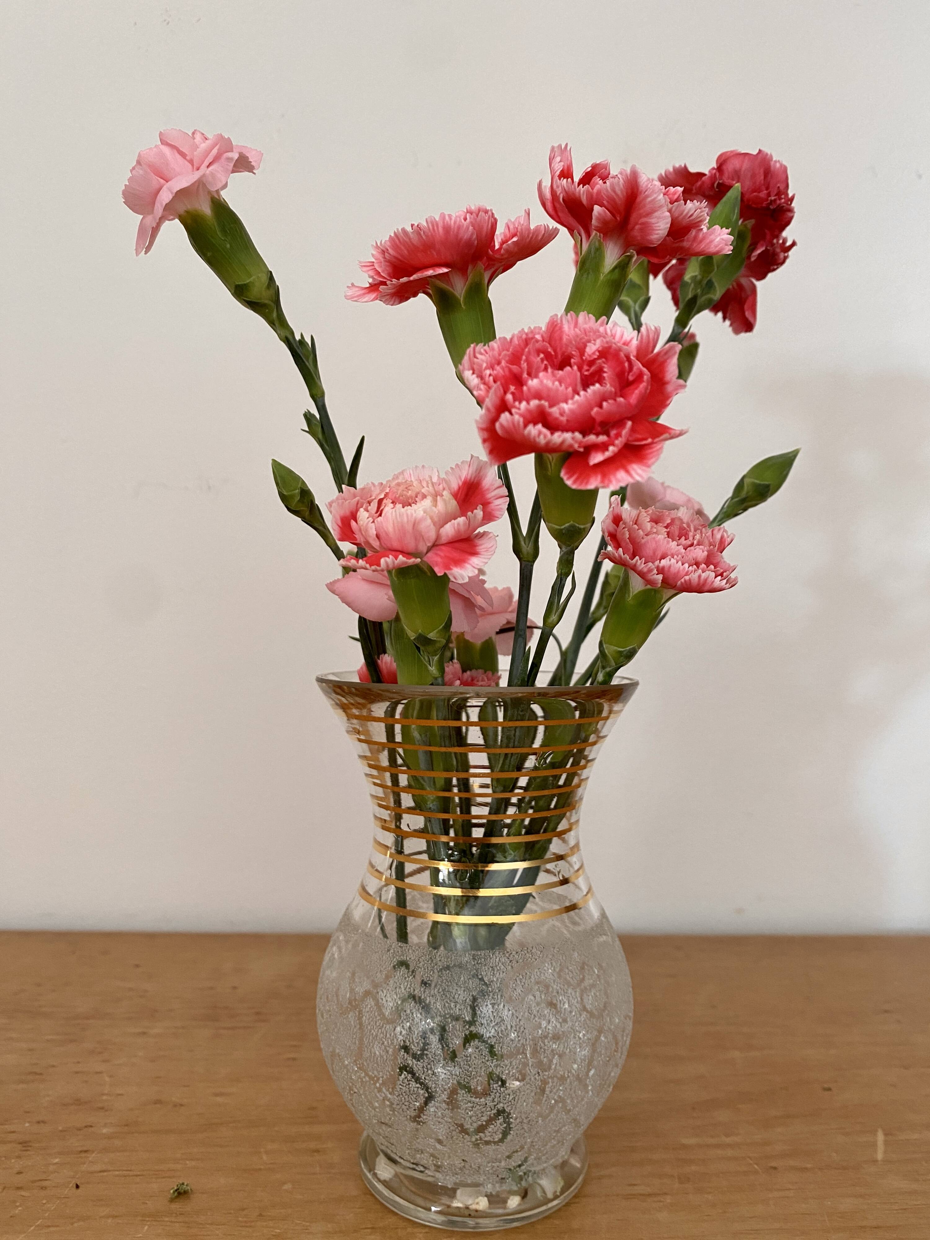 Vintage vase in white and gold granite glass