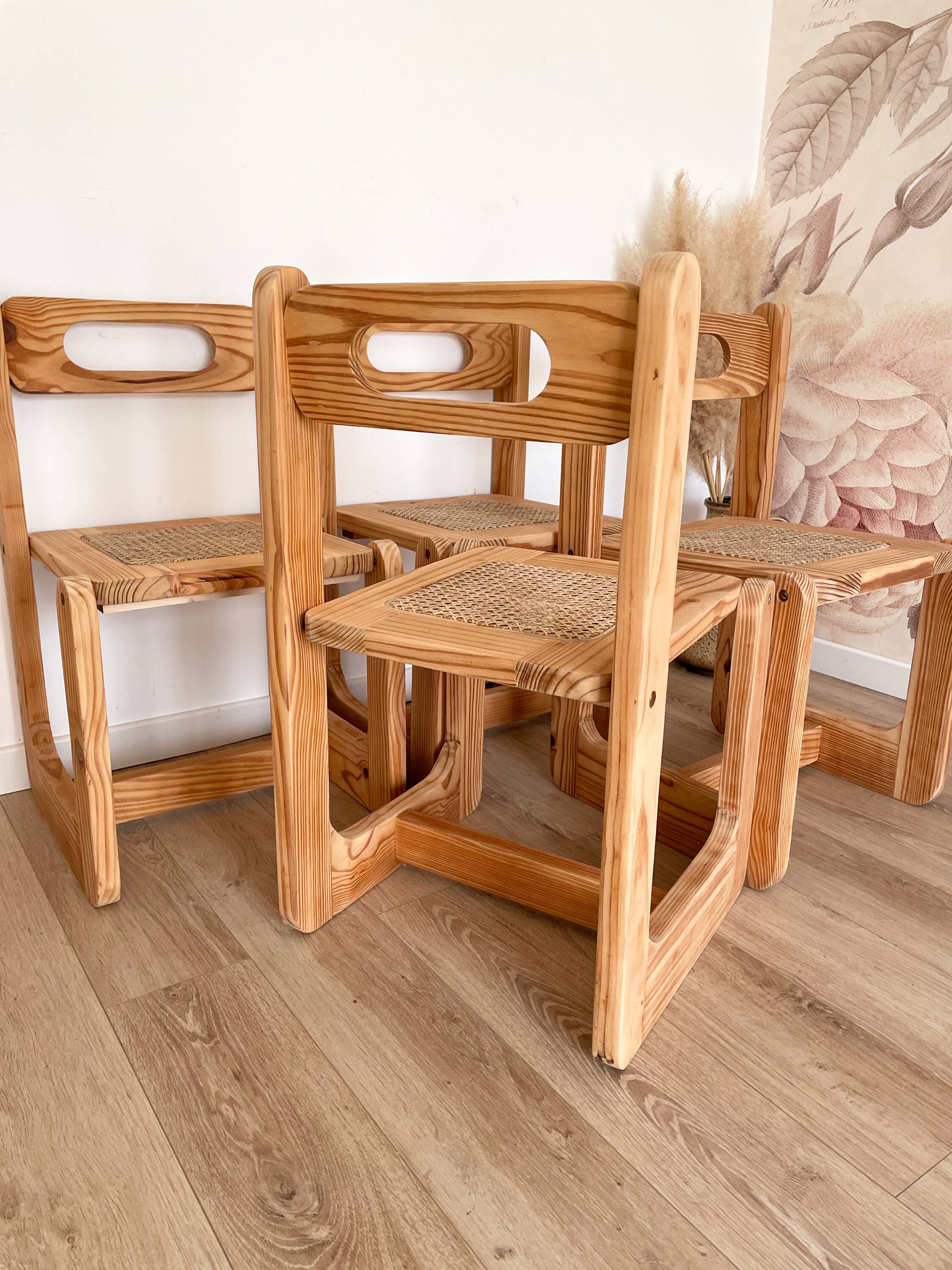 Ensemble de 4 chaises en bois et cannage - années 1960-70