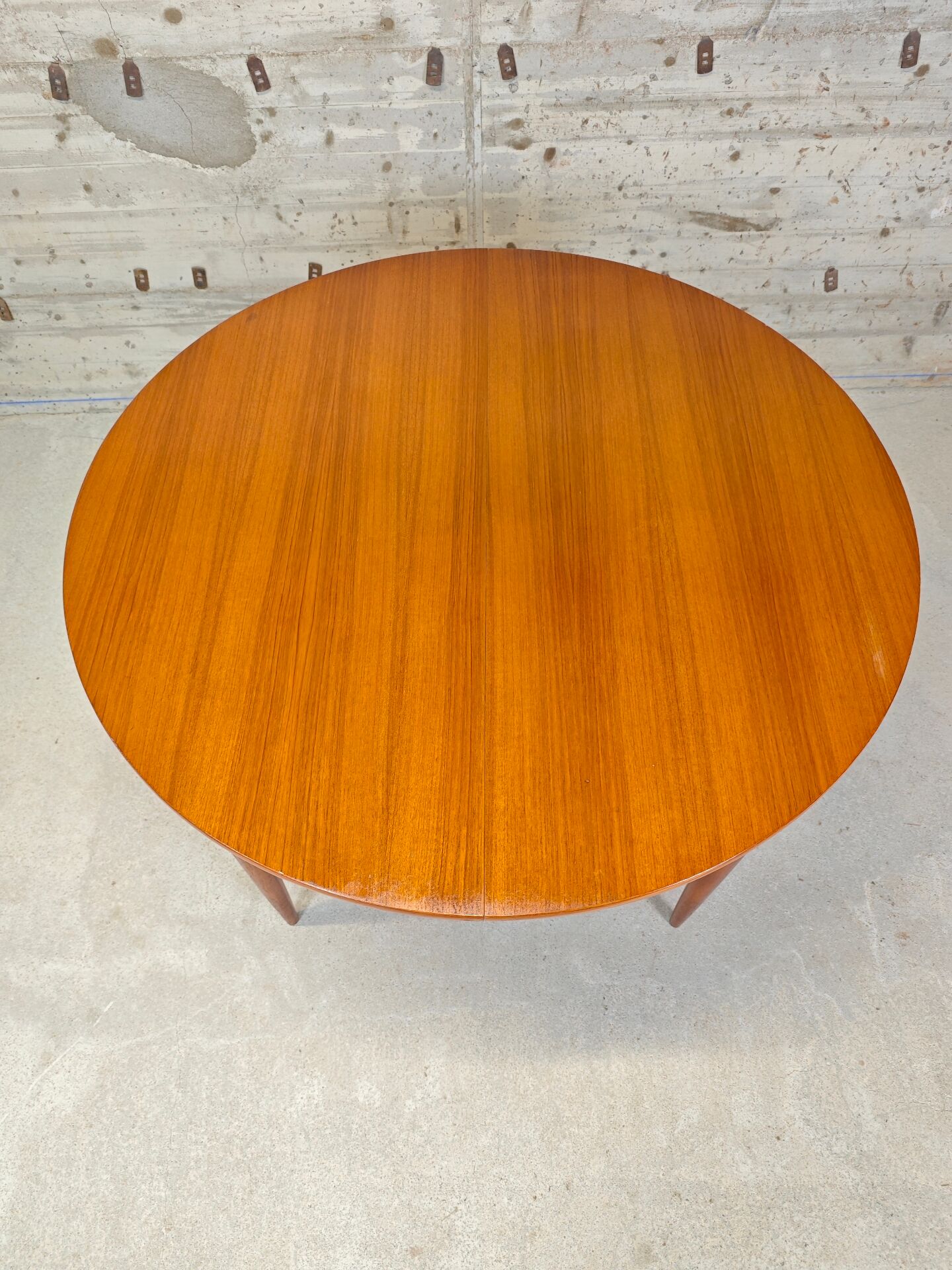 Table ronde extensible scandinave