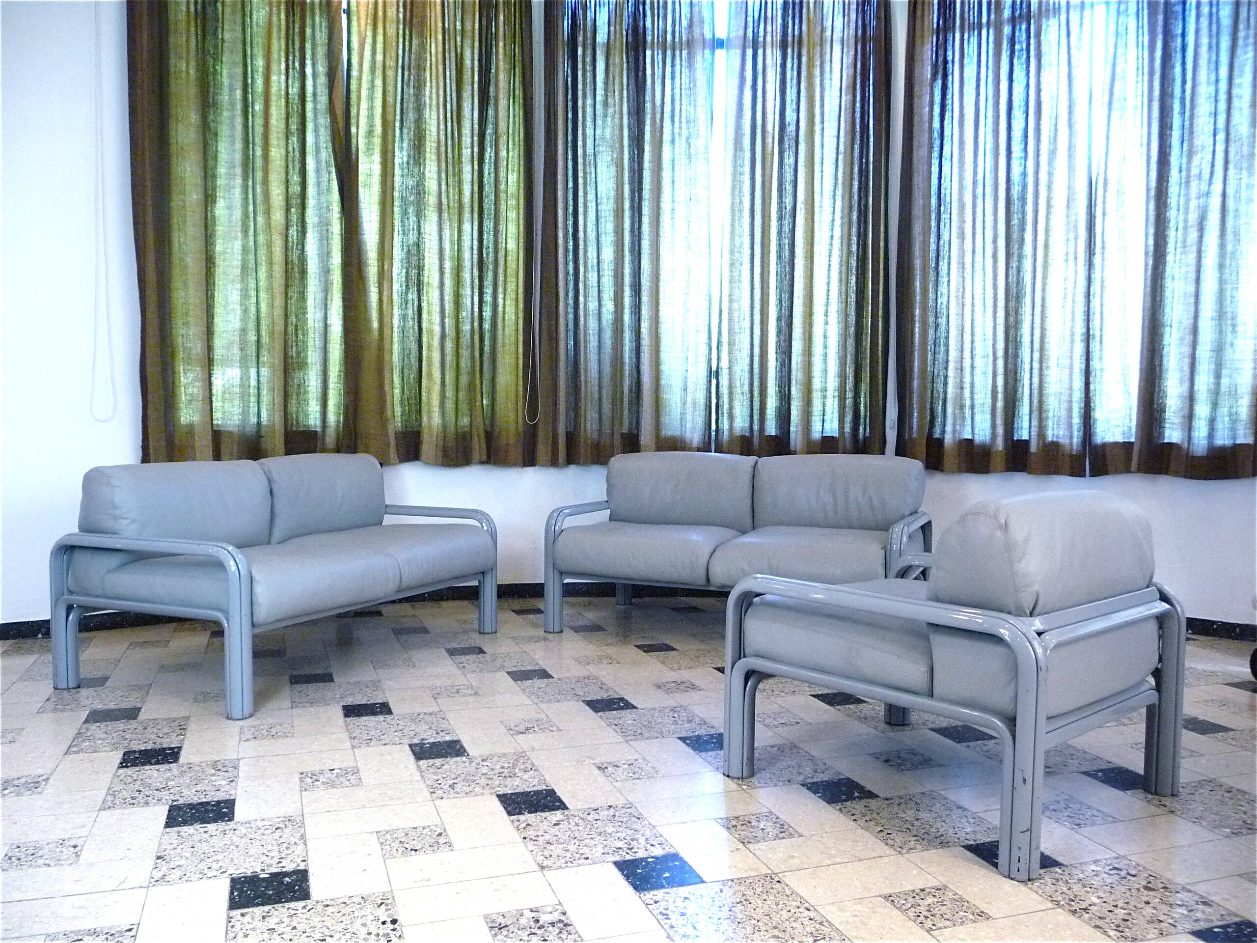 Two-Seater Leather and Steel Lounge Sofas by Gae Aulenti for Knoll International, 1970s, Set of 2