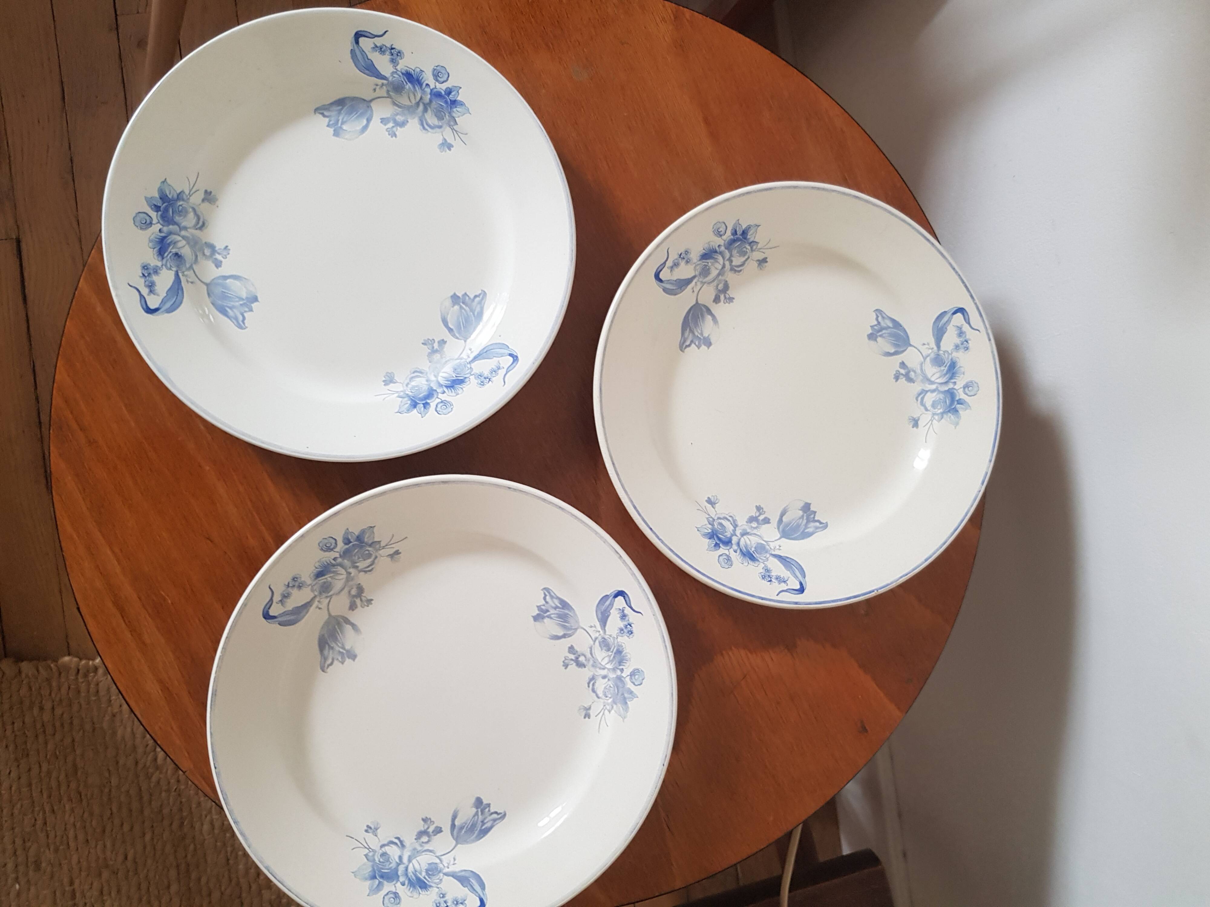 Set of 6 vintage plates made in France