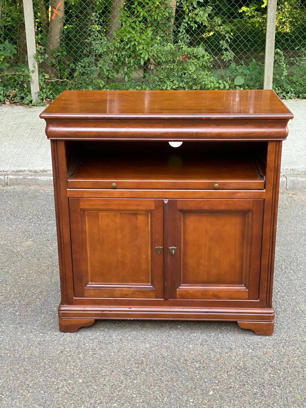 Buffet Louis Philippe en bois merisier satin