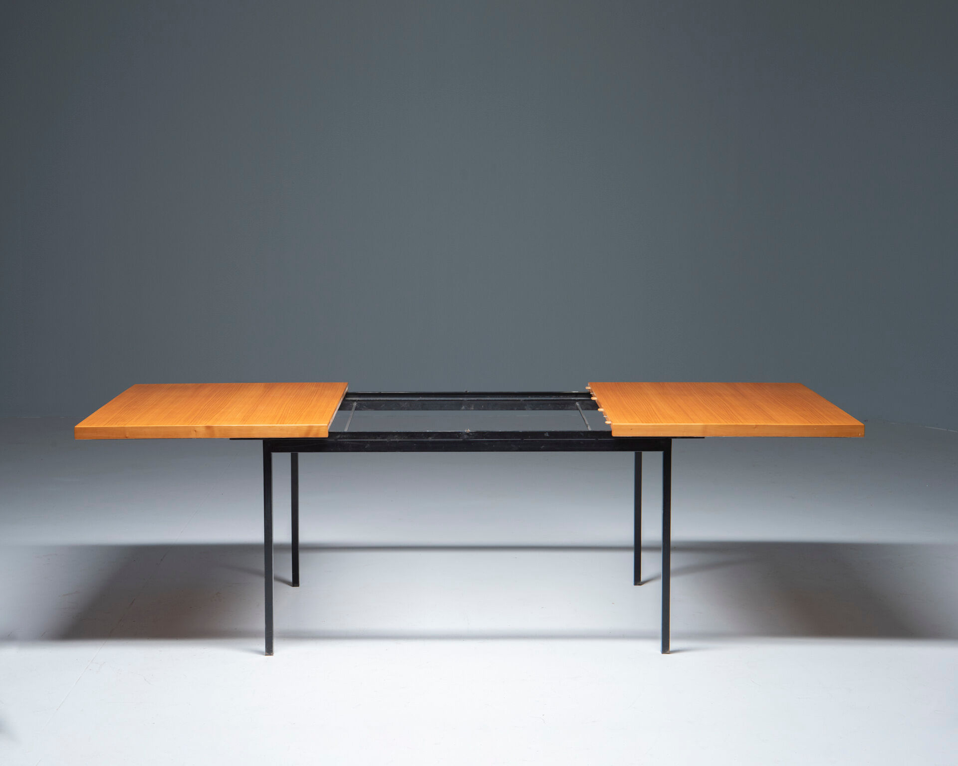 'No. 413' Extendable Dining Table in ash wood, Fred Ruf for Knoll Int., 1960's