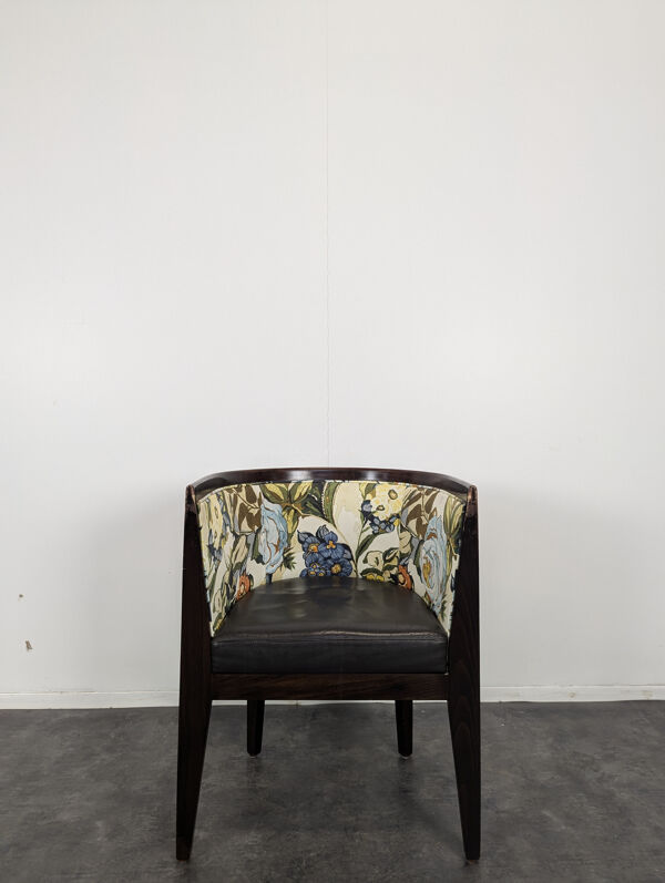 Fauteuil de restaurant motif florale en quantité