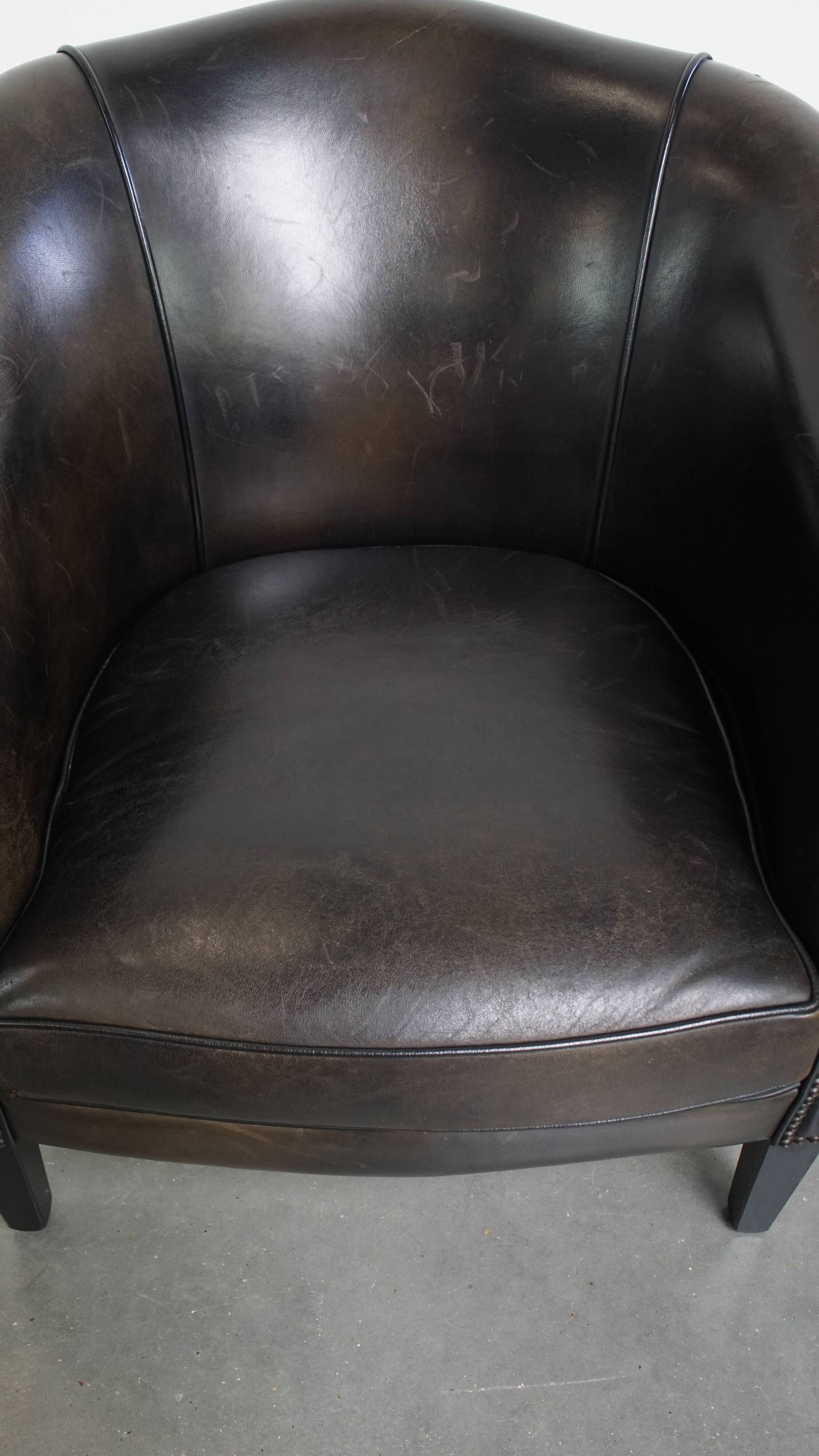 Fauteuil club noir/gris en cuir de mouton