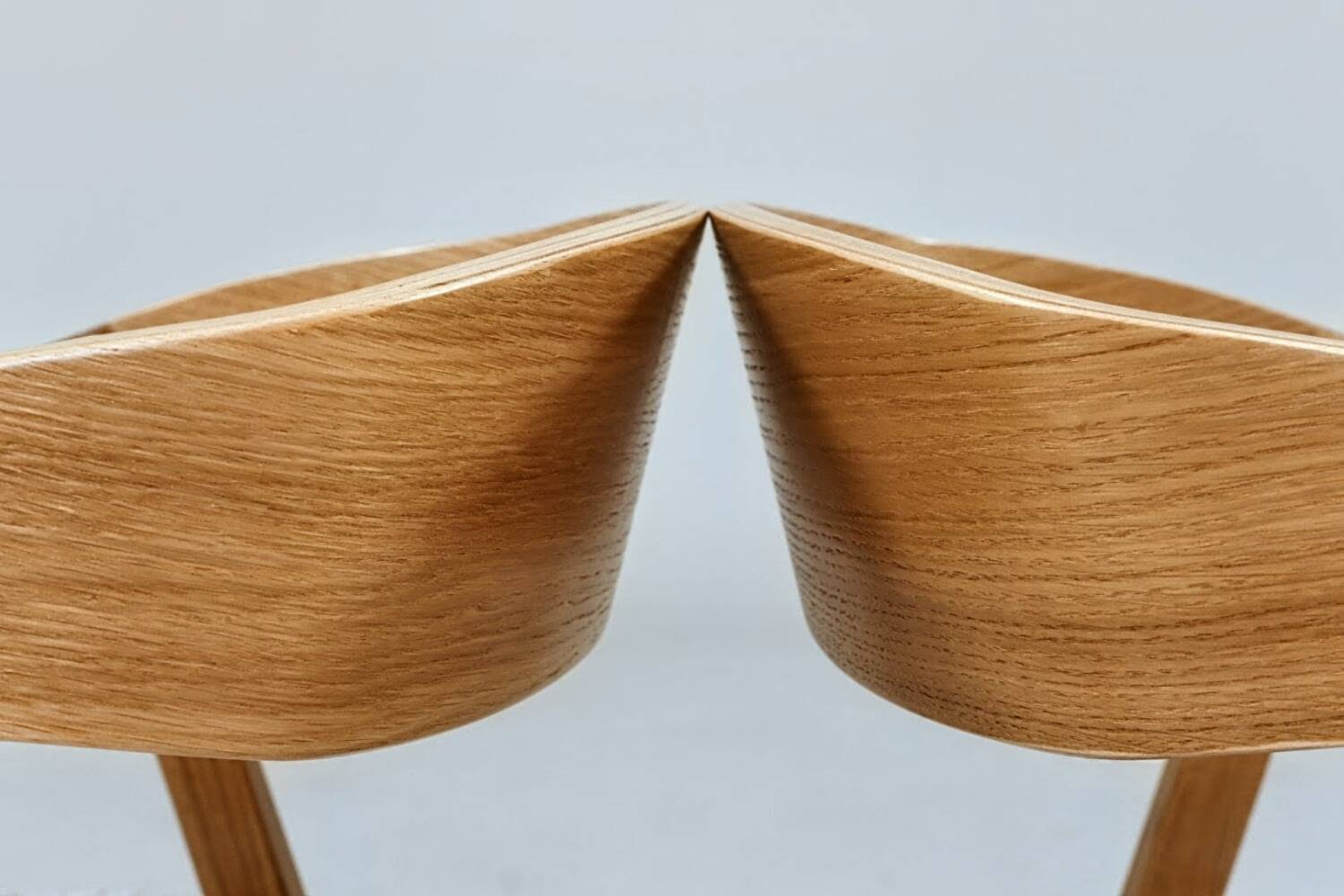 Paire de chaises scandinaves en chêne massif jaquard beige
