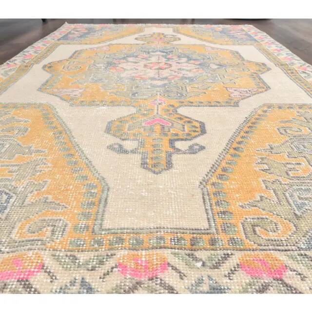 1970s vintage Turkish hand-knotted area rug 135x212