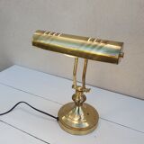 Banker's lamp to table