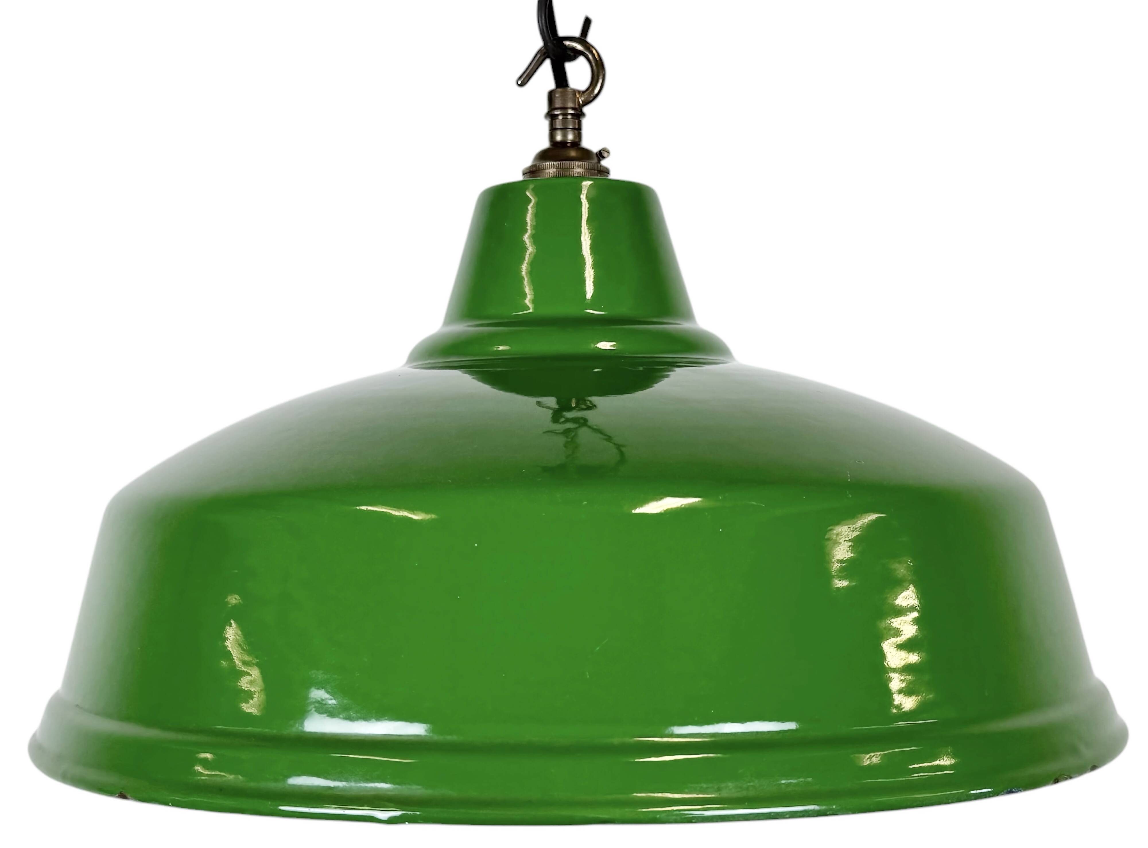 Suspension industrielle en émail vert britannique, années 1960