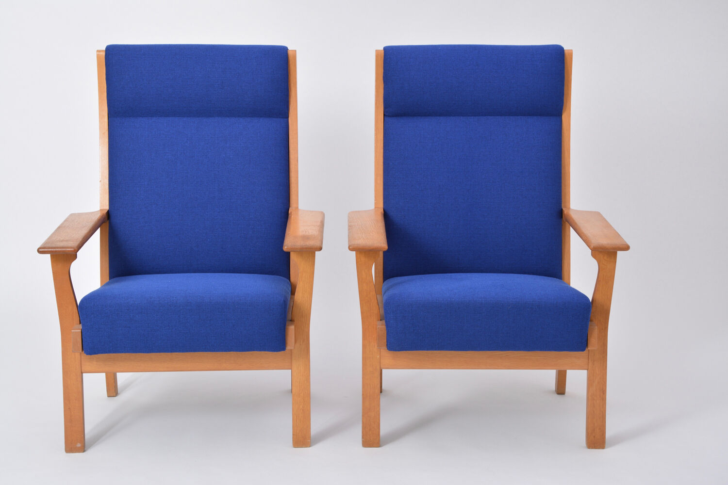 Set of Two Danish Mid-Century Modern GE 181 a Chairs by Hans Wegner for GETAMA