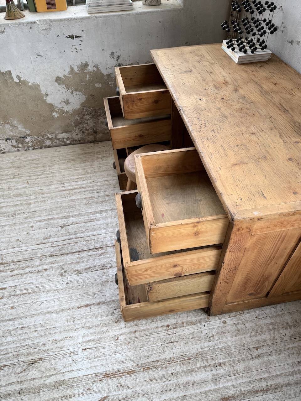Bureau pin meuble atelier 1950