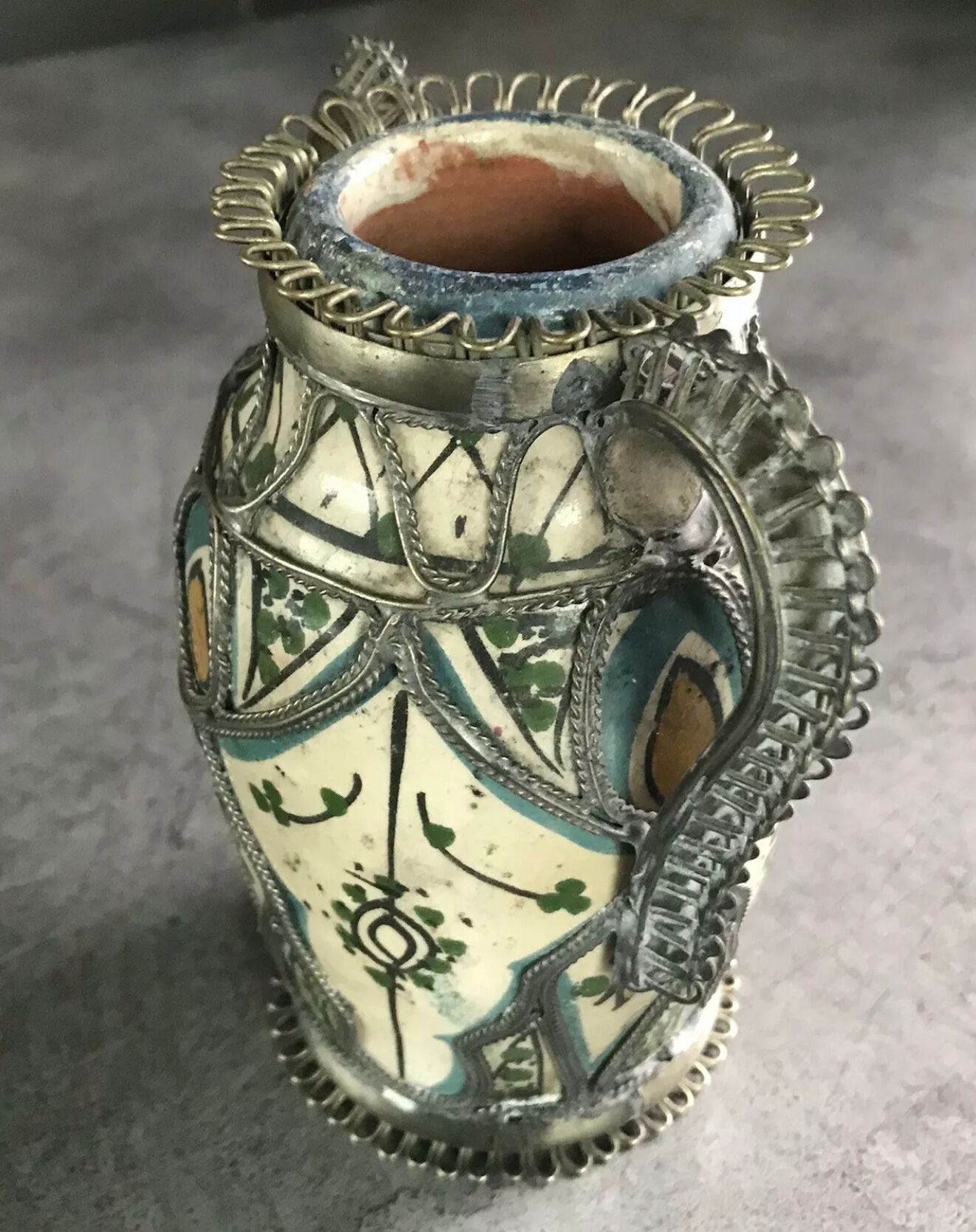 Old safi pottery vase in polychrome paint and metal sculpture décor 14 cm