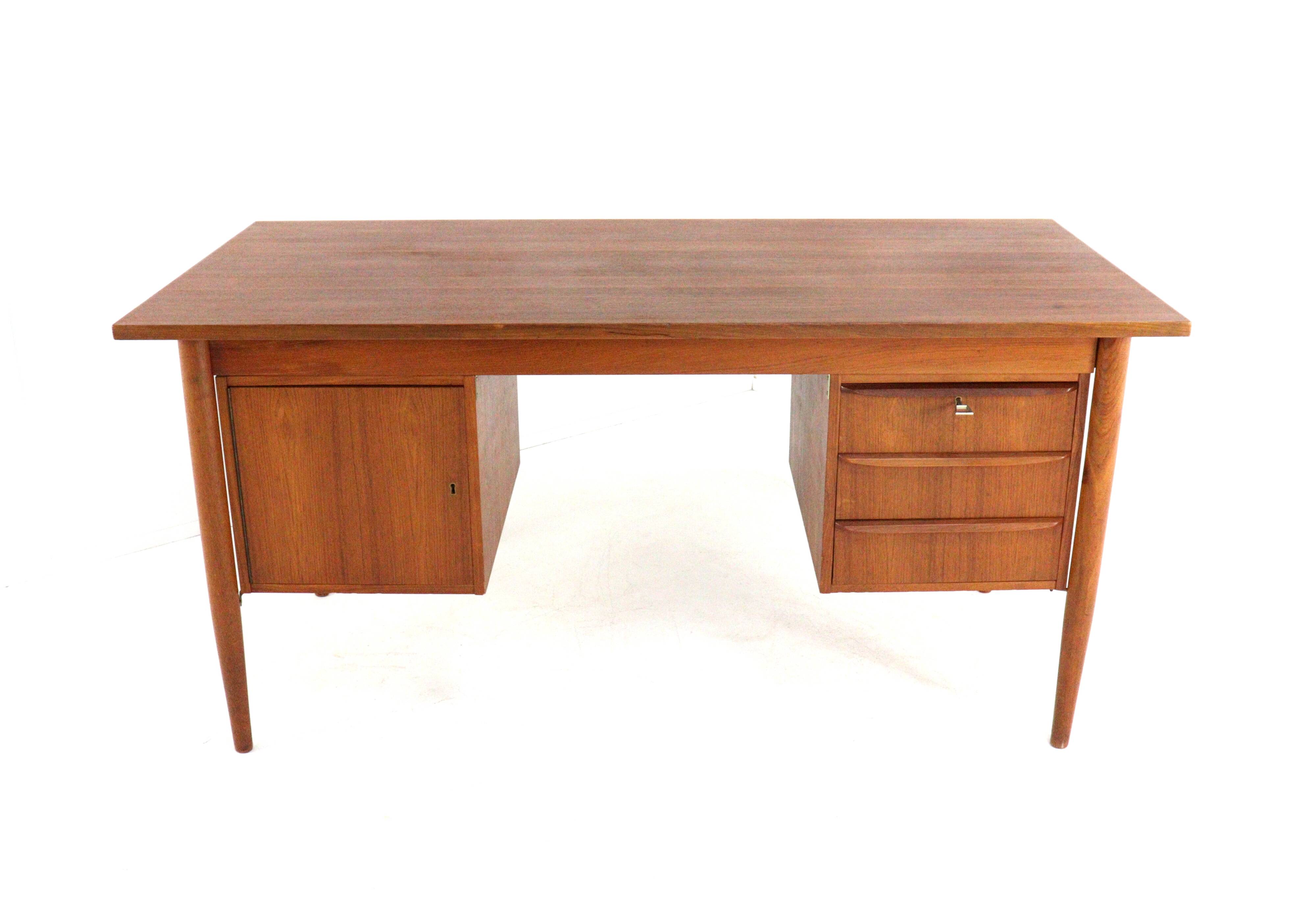 Gunnar Nielsen designer teak desk Tibergaard 'Hesselballe'