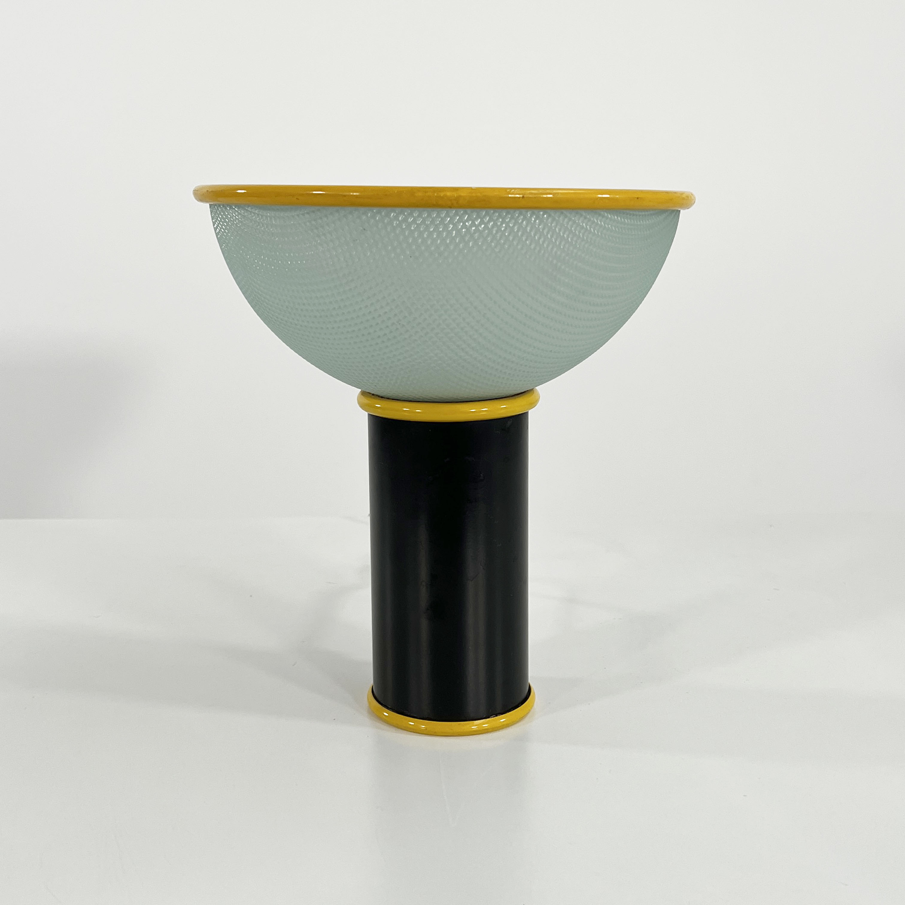 Lampe de table postmoderne  jaune et noire en métal et verre 1980
