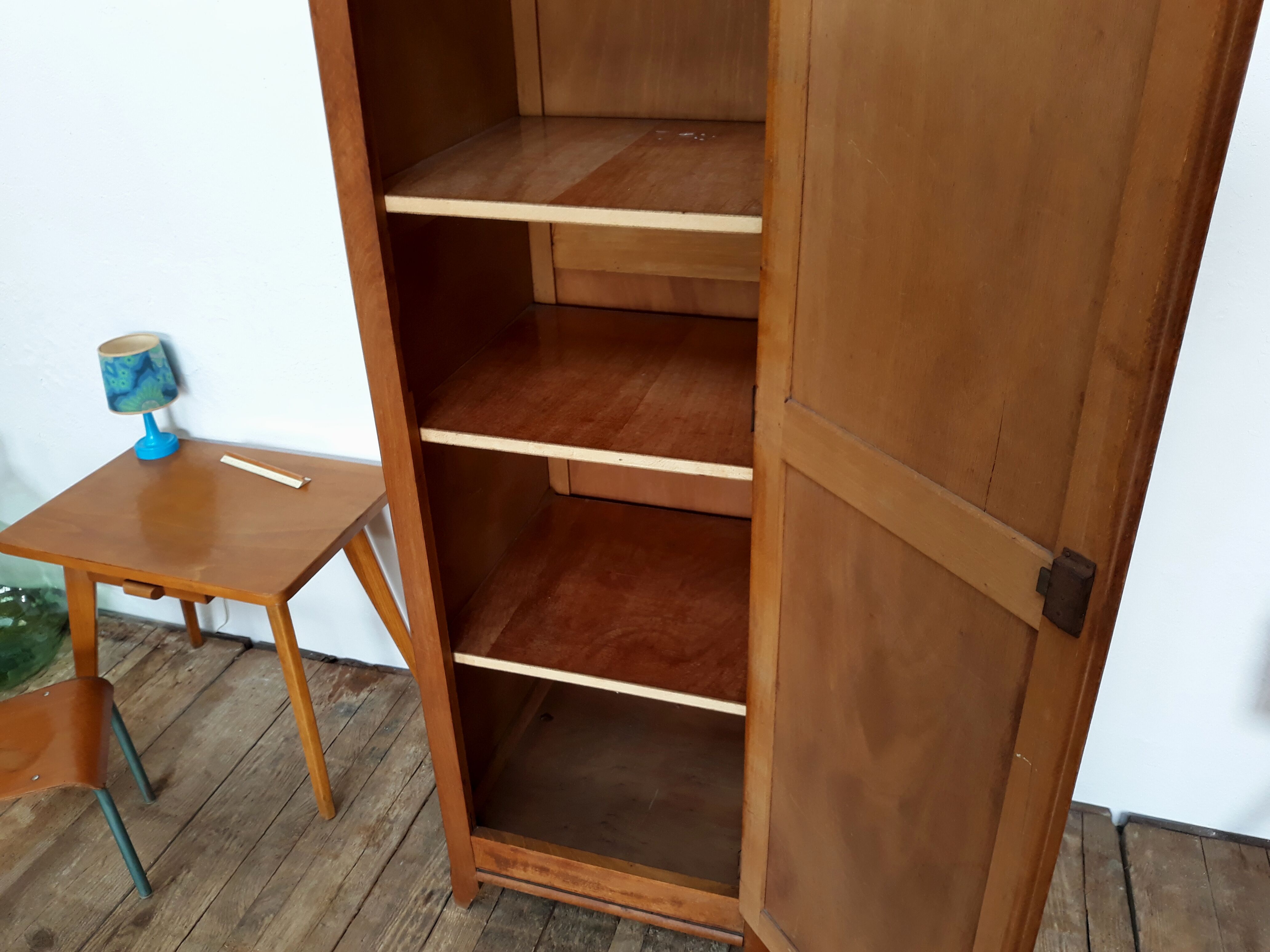 Armoire parisienne vestiaire vintage