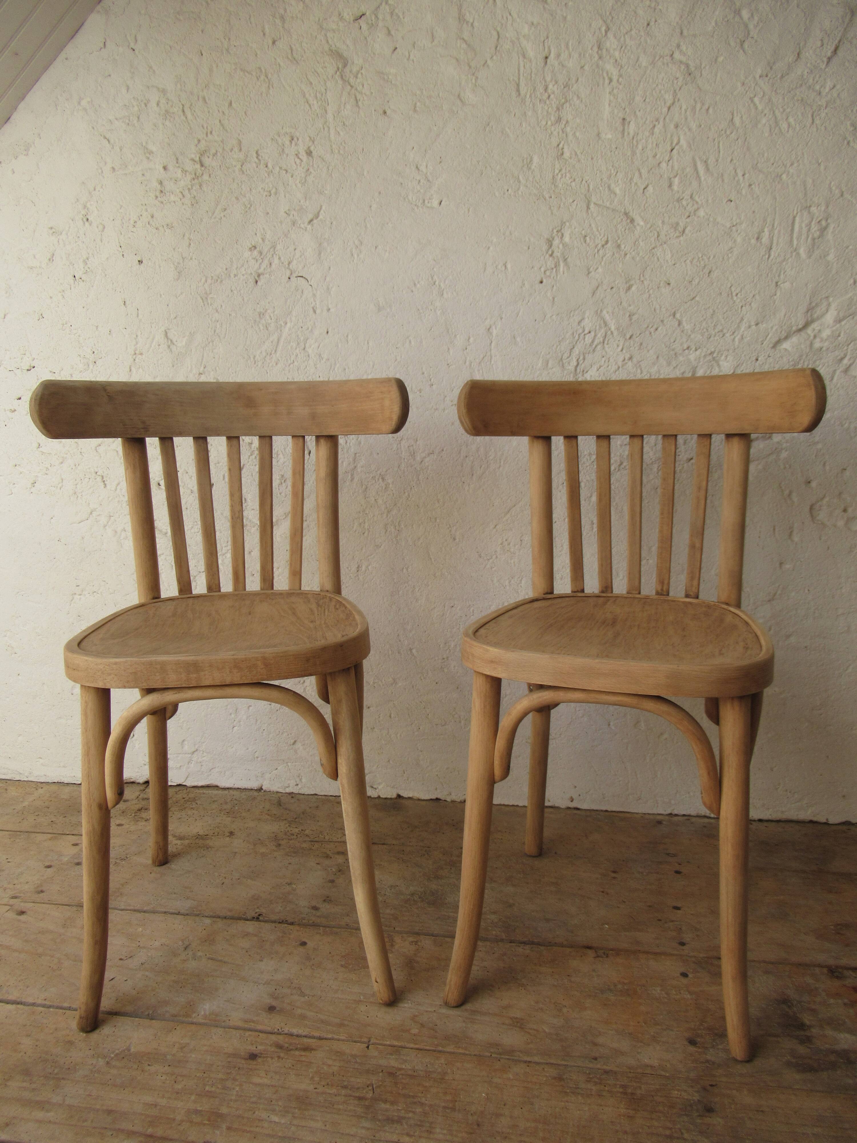 Paire de chaises bistrot en bois brut