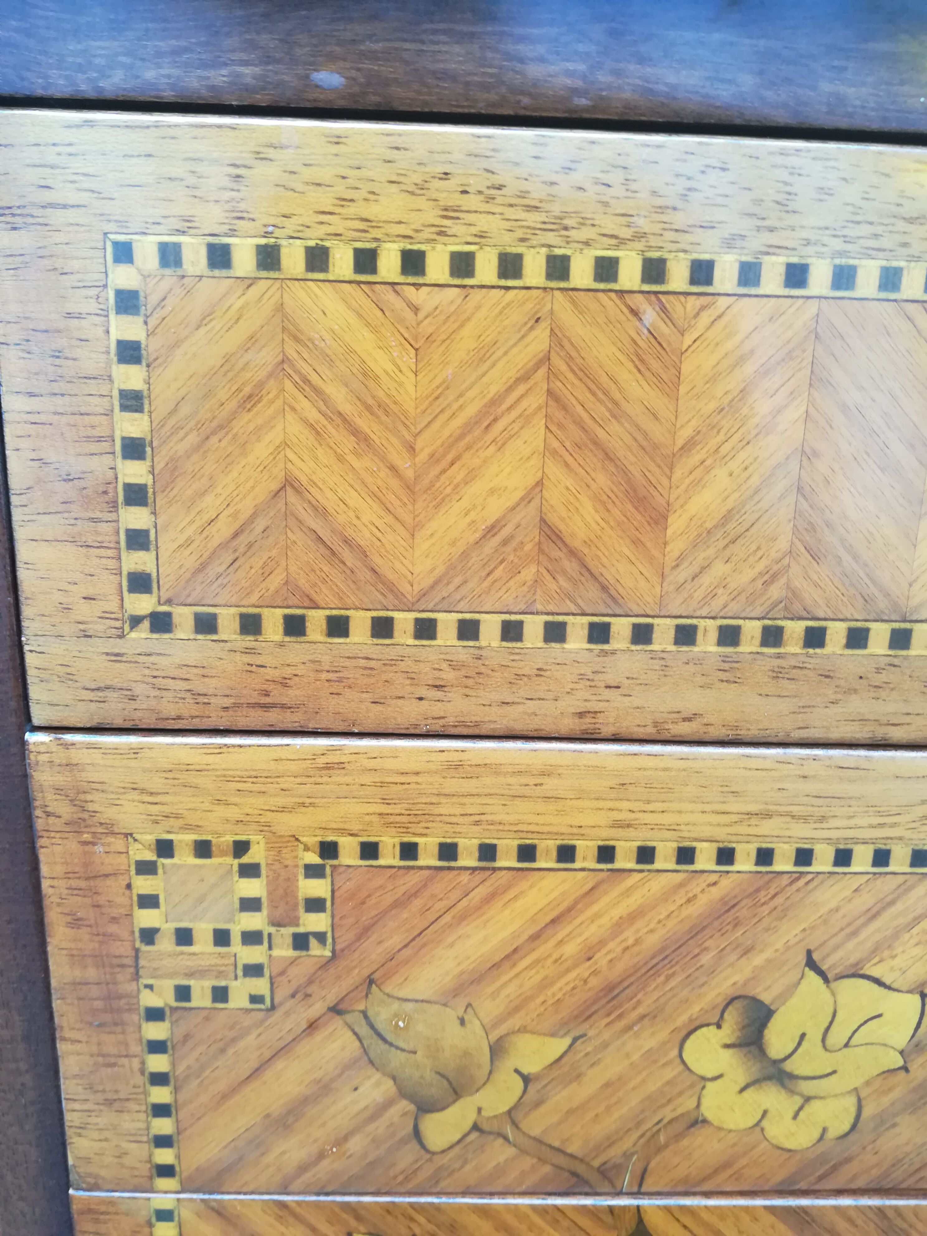 Table in marquetry