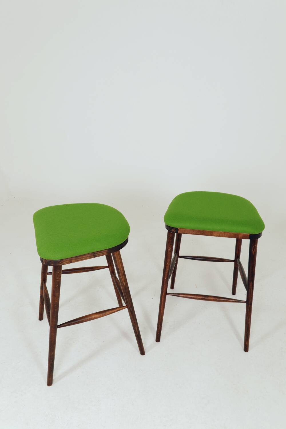 A pair of wood bar stools- Green premium wool - Rustic style/MCM