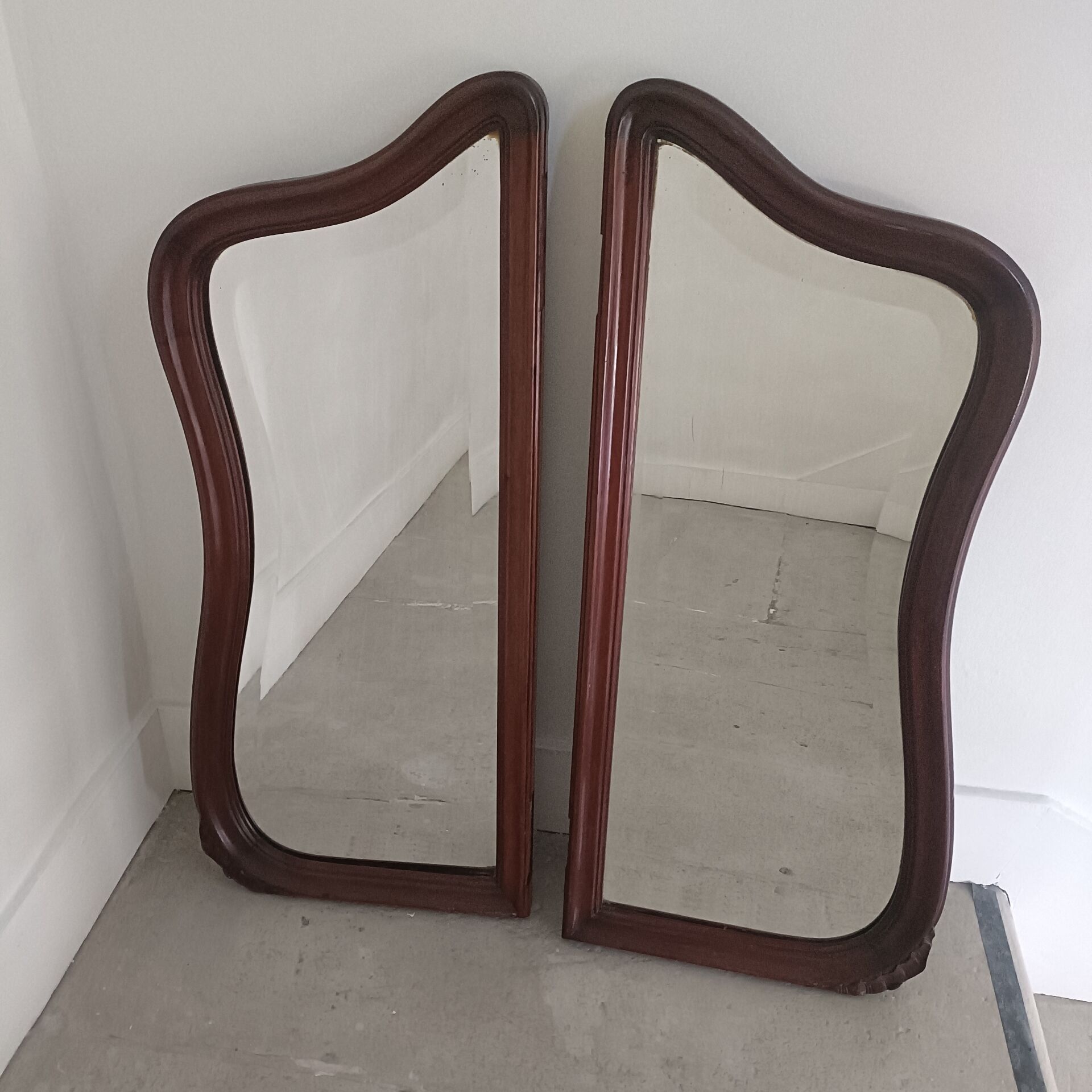 Bevelled mirror diptyque