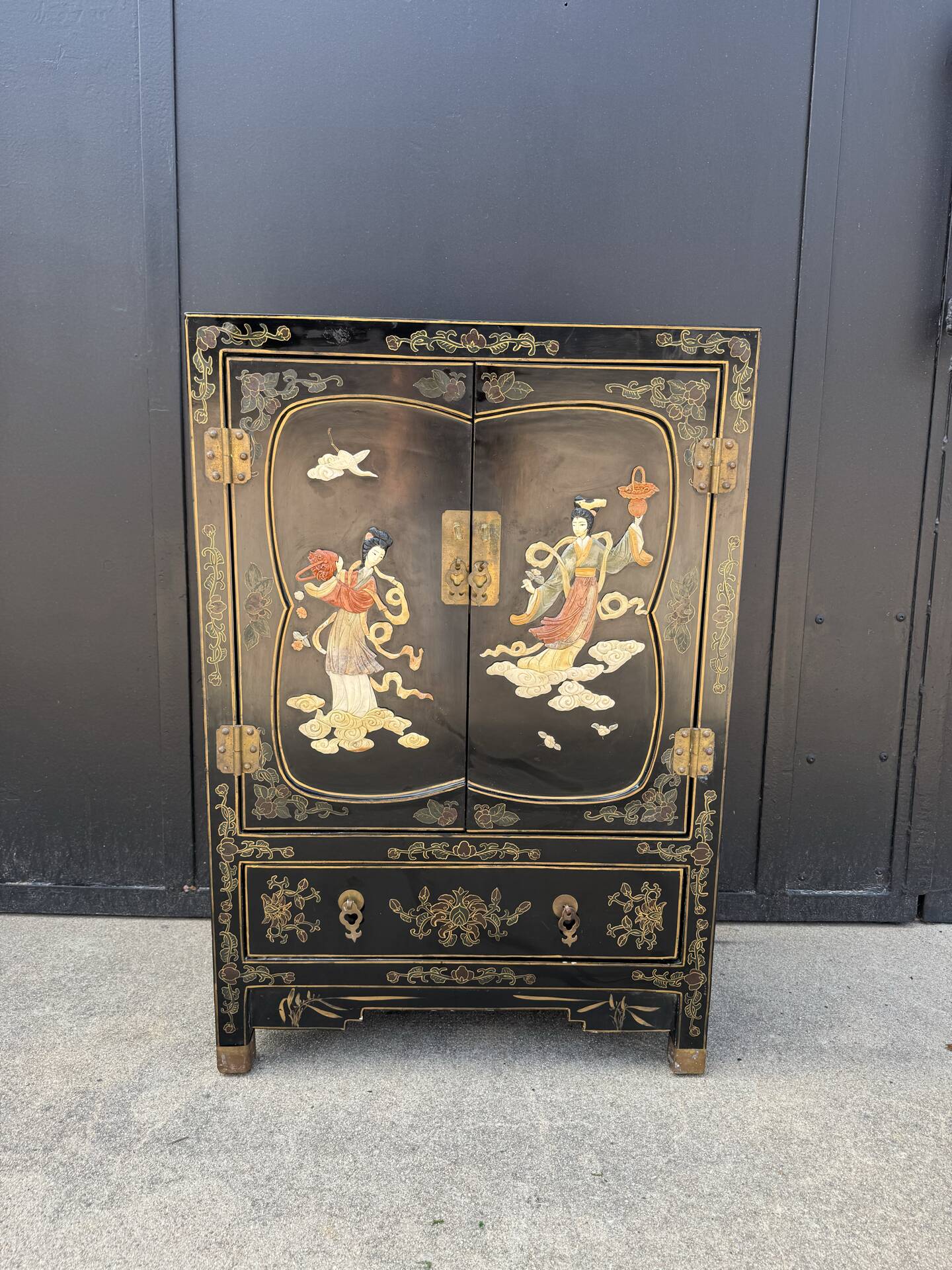 Vintage lacquered Chinese furniture Tianjin