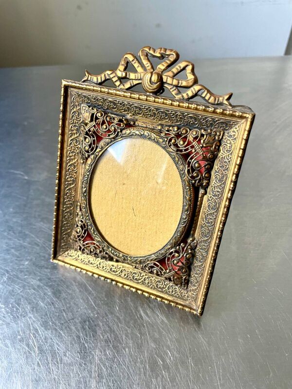 Cadre en métal antique en laiton doré cadre 10,5 cm x 9 cm verre convexe
