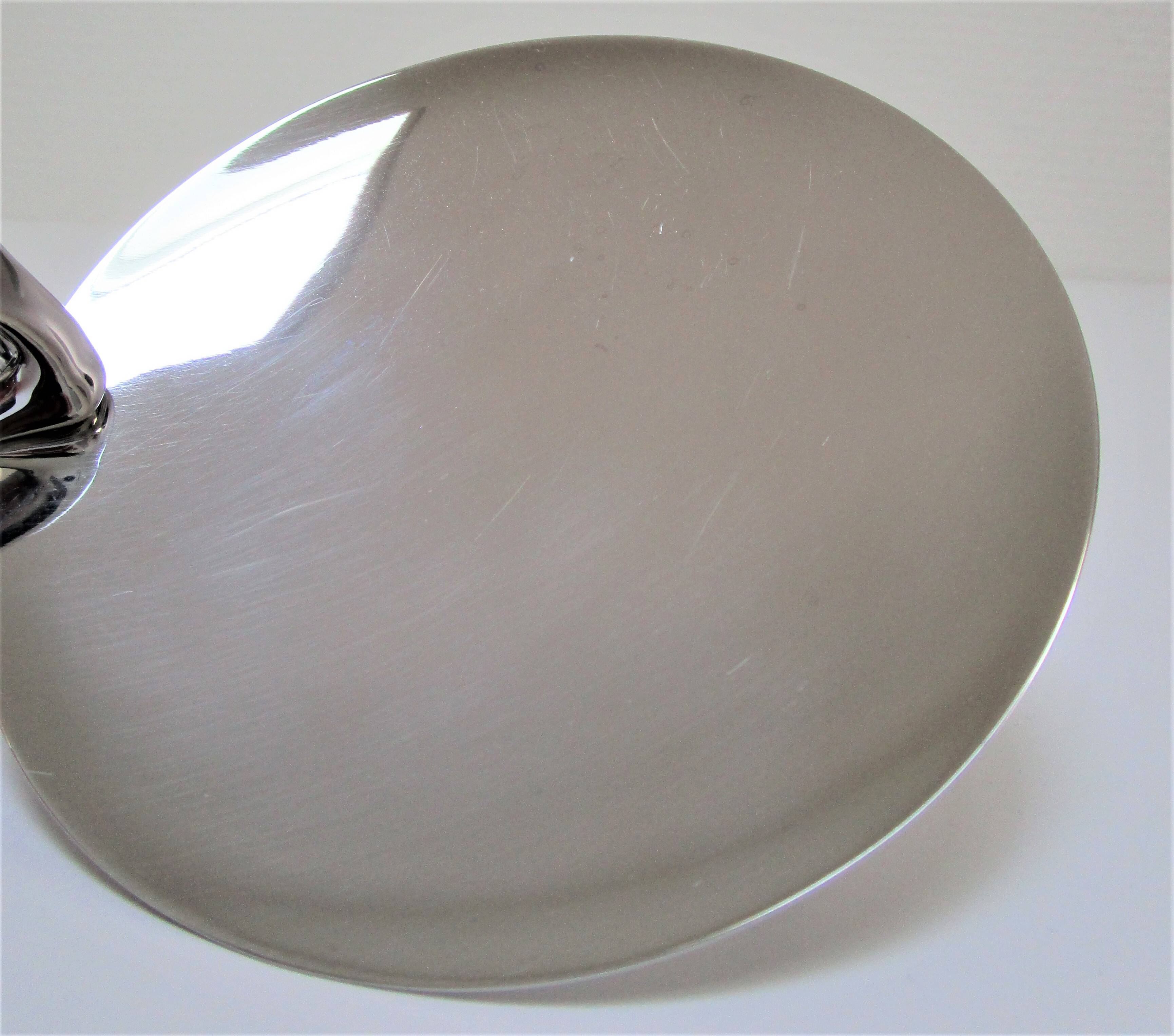 Coupe en laiton chromé design par Mukul Goyal