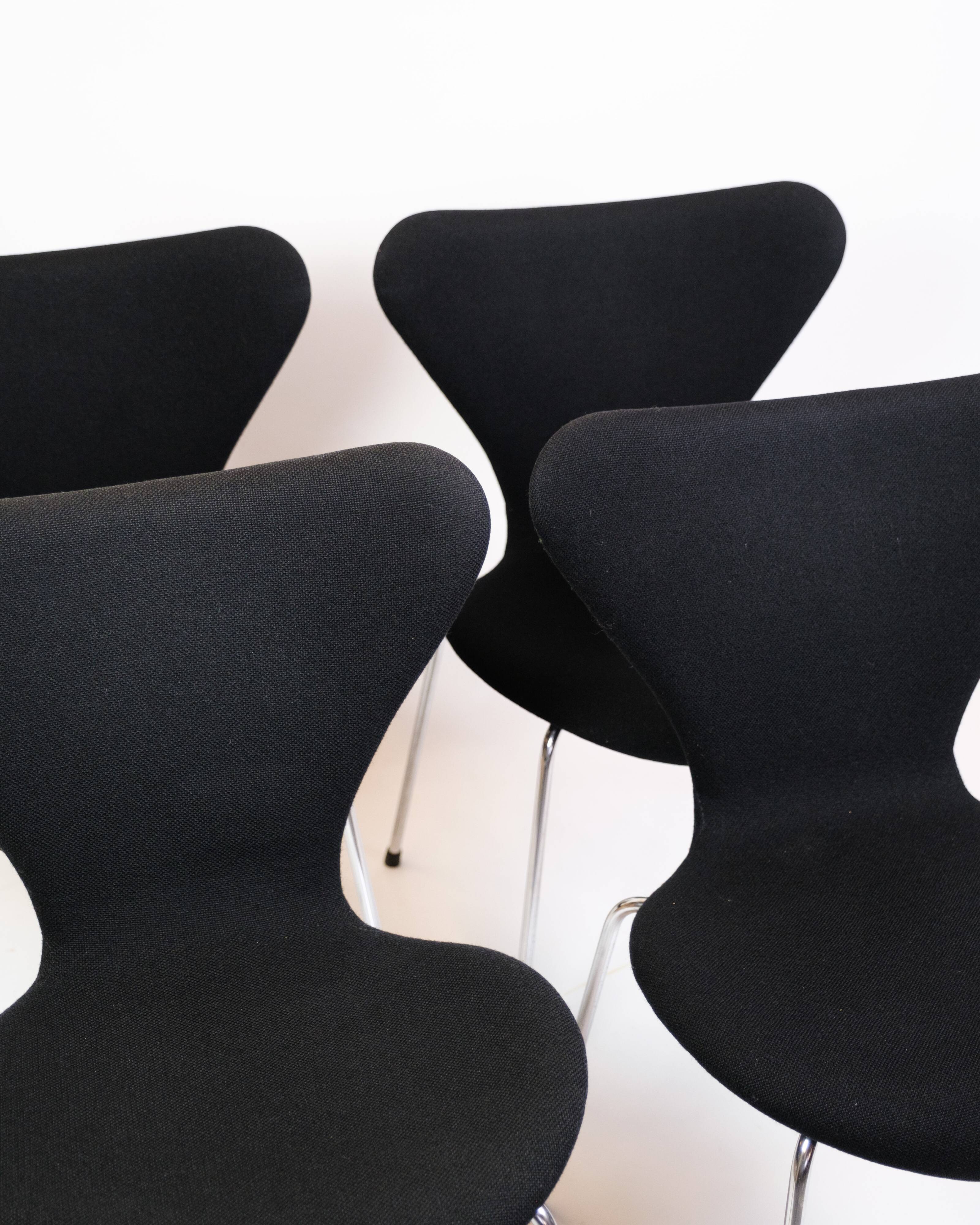 Set Of 4 Seven Chairs Model 3107 Original Upholstered In Black Fabric By Arne Jacobsen