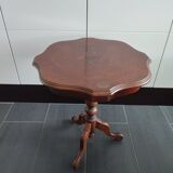 Pedestal table