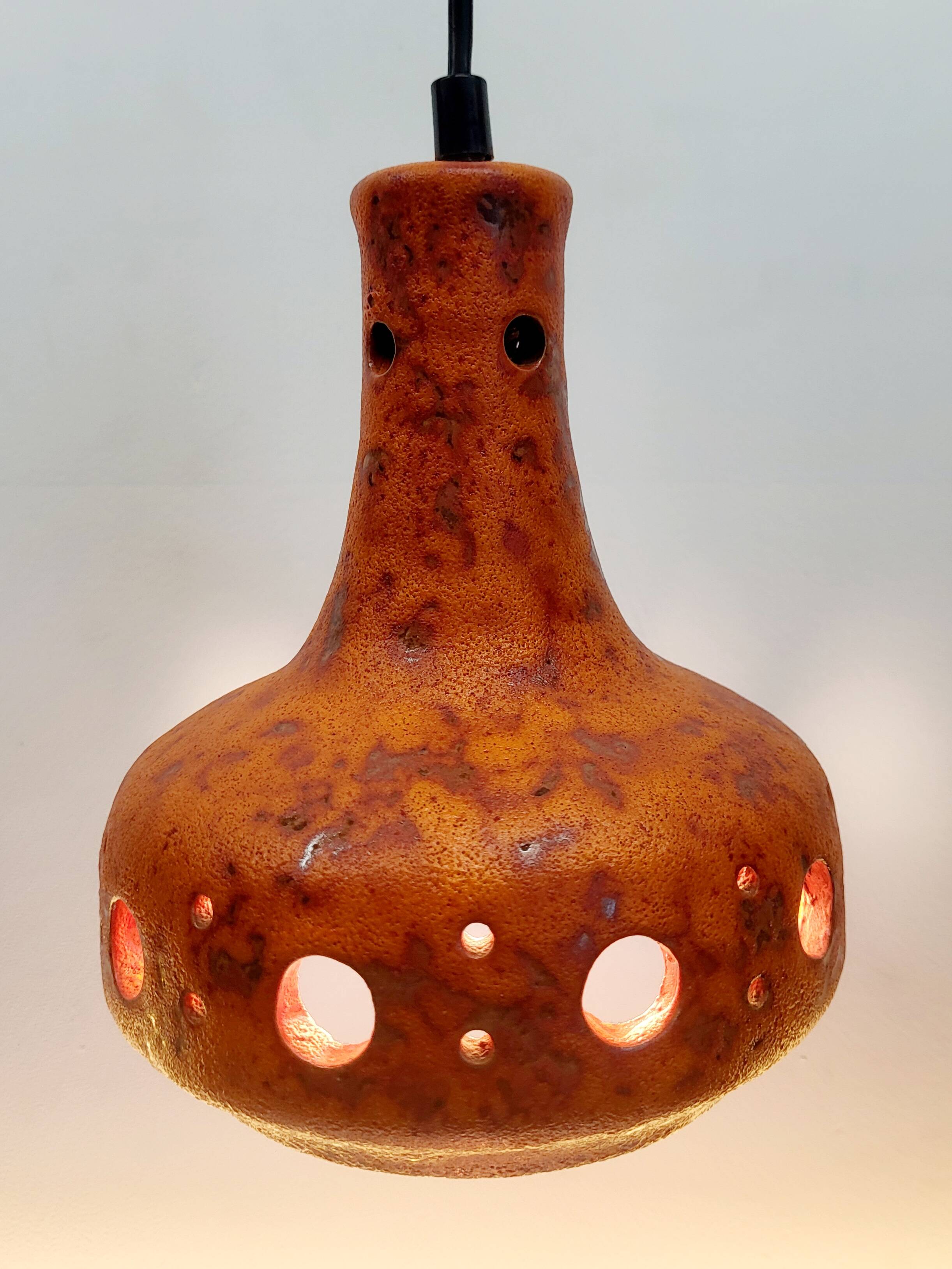 Lampe à suspension Fat Lava en céramique, teinte orange, pot 50