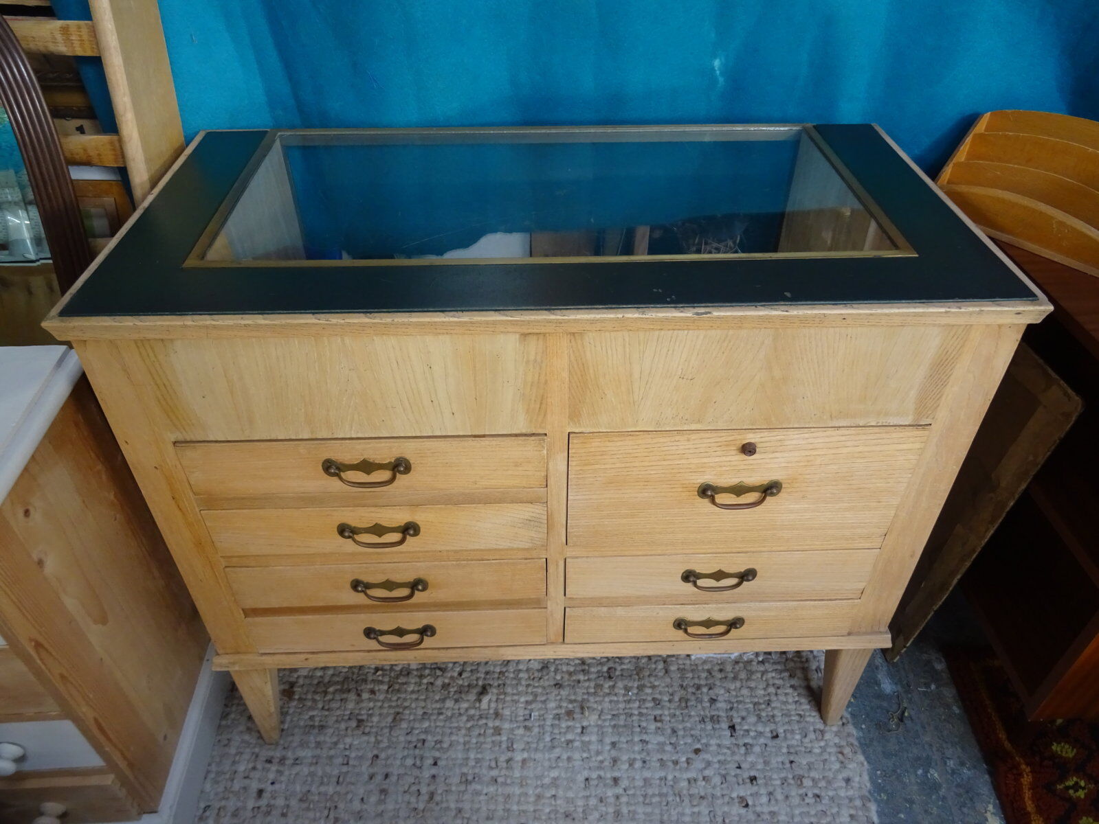 Watchmaking showcase counter 50s