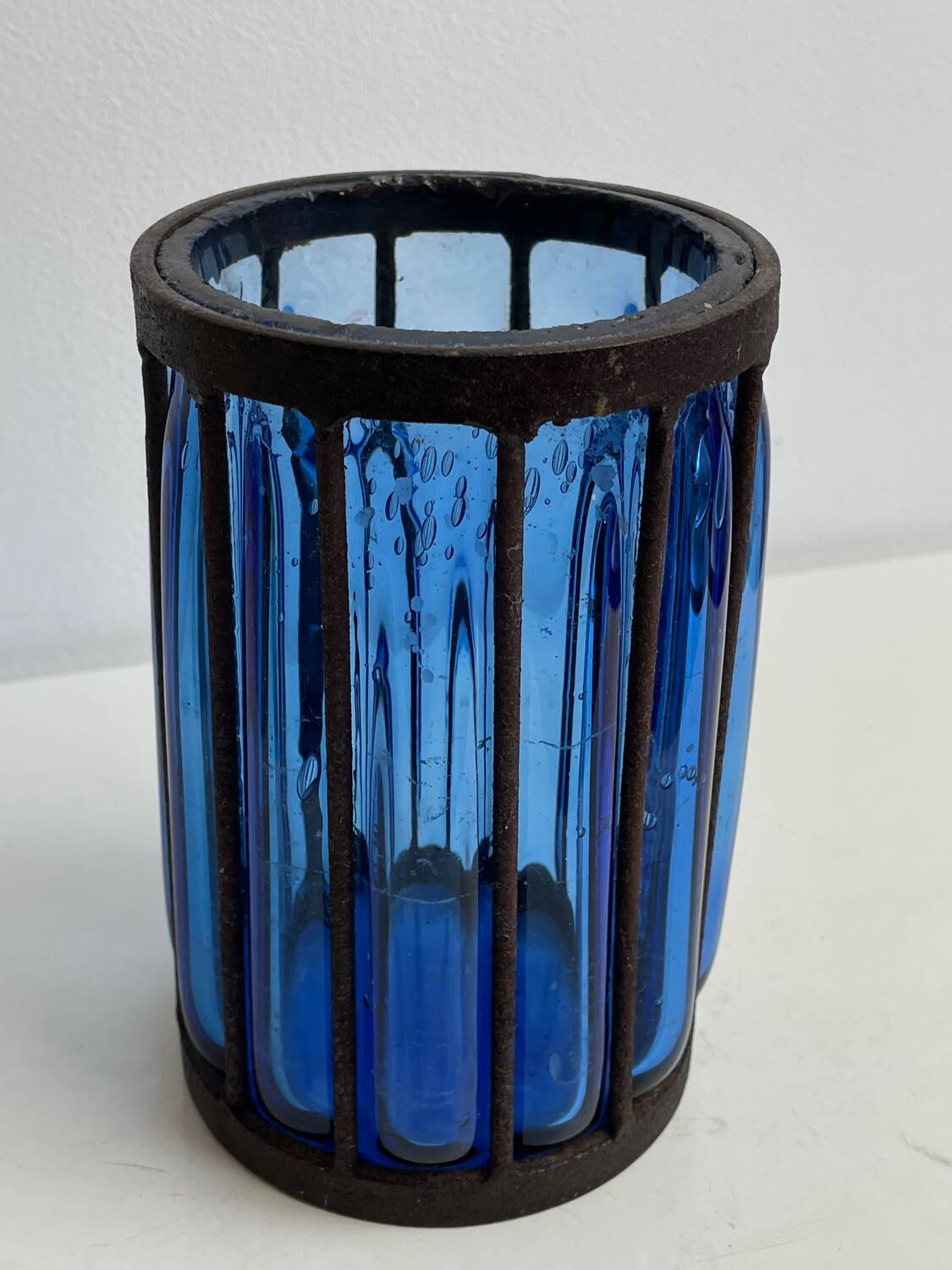 Vase en verre soufflé enchâssé