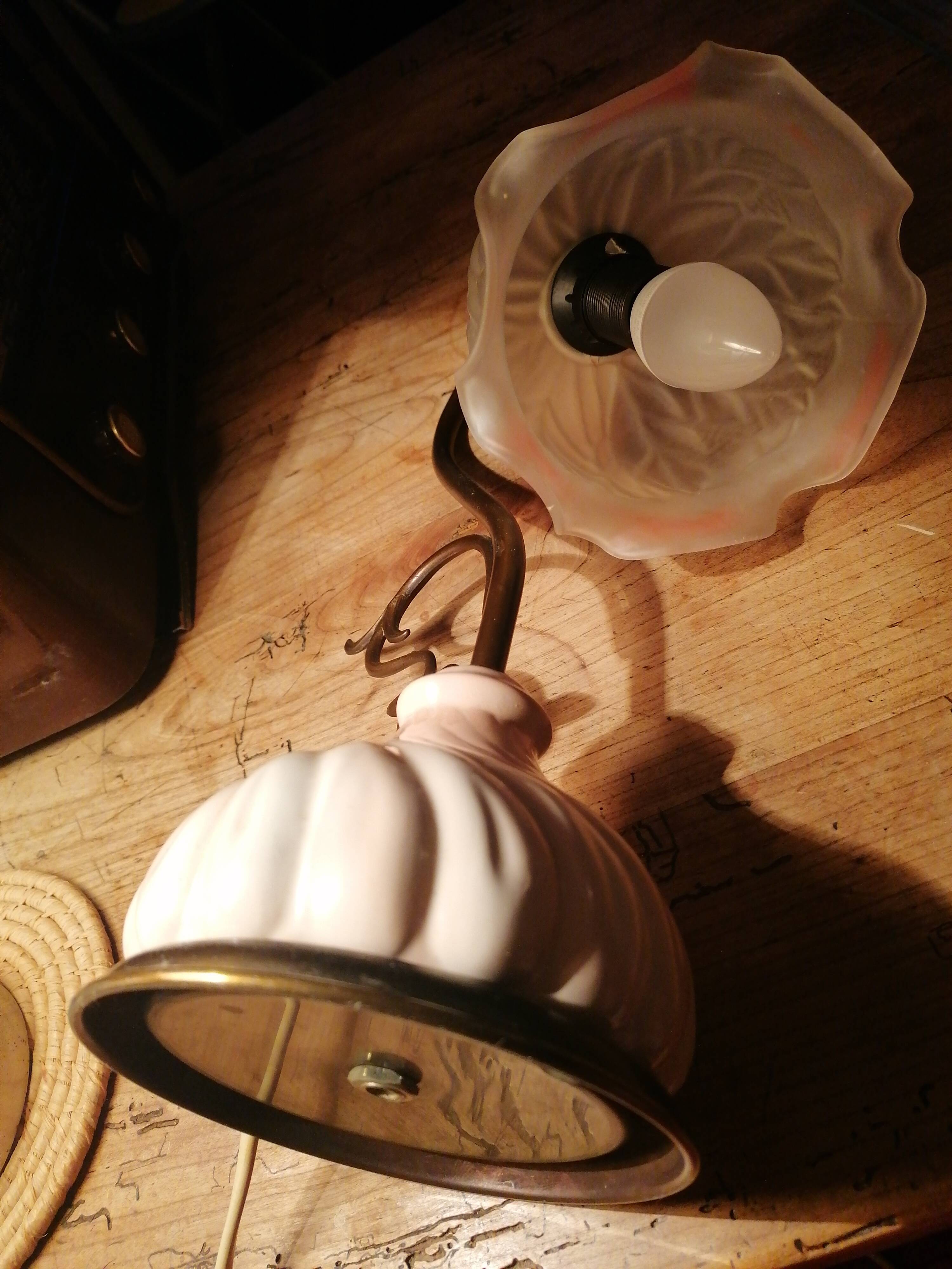 Retro lamp in brass and pink ceramic