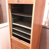 Meuble classeur å rideaux